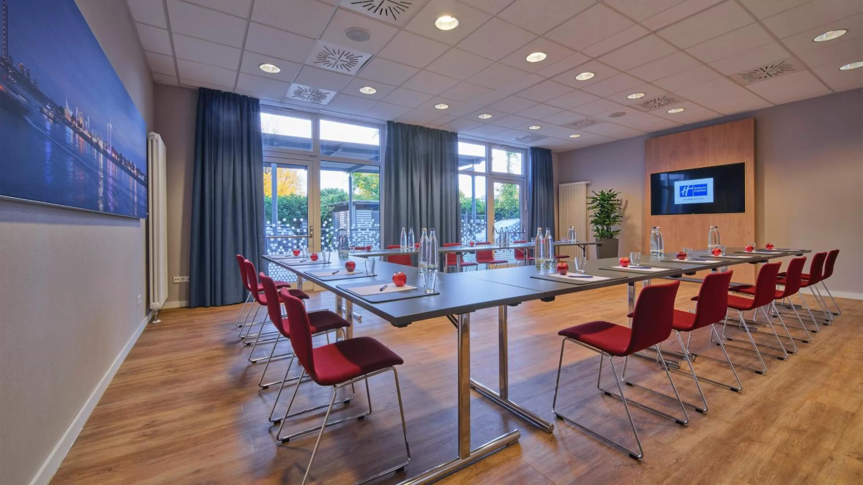 Meeting/conference room in Holiday Inn Express Düsseldorf - City North by IHG