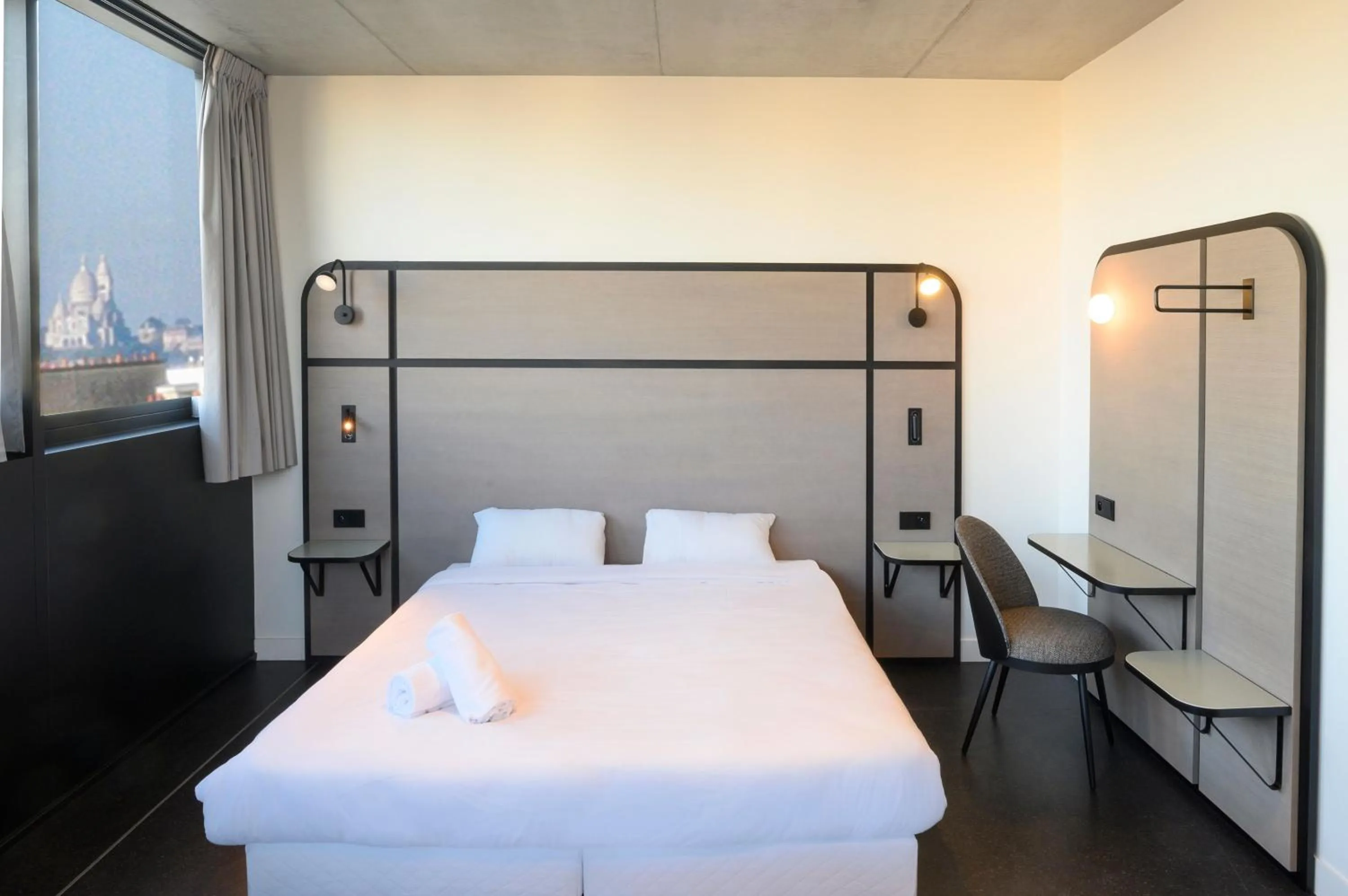 Bed in The People - Paris Marais