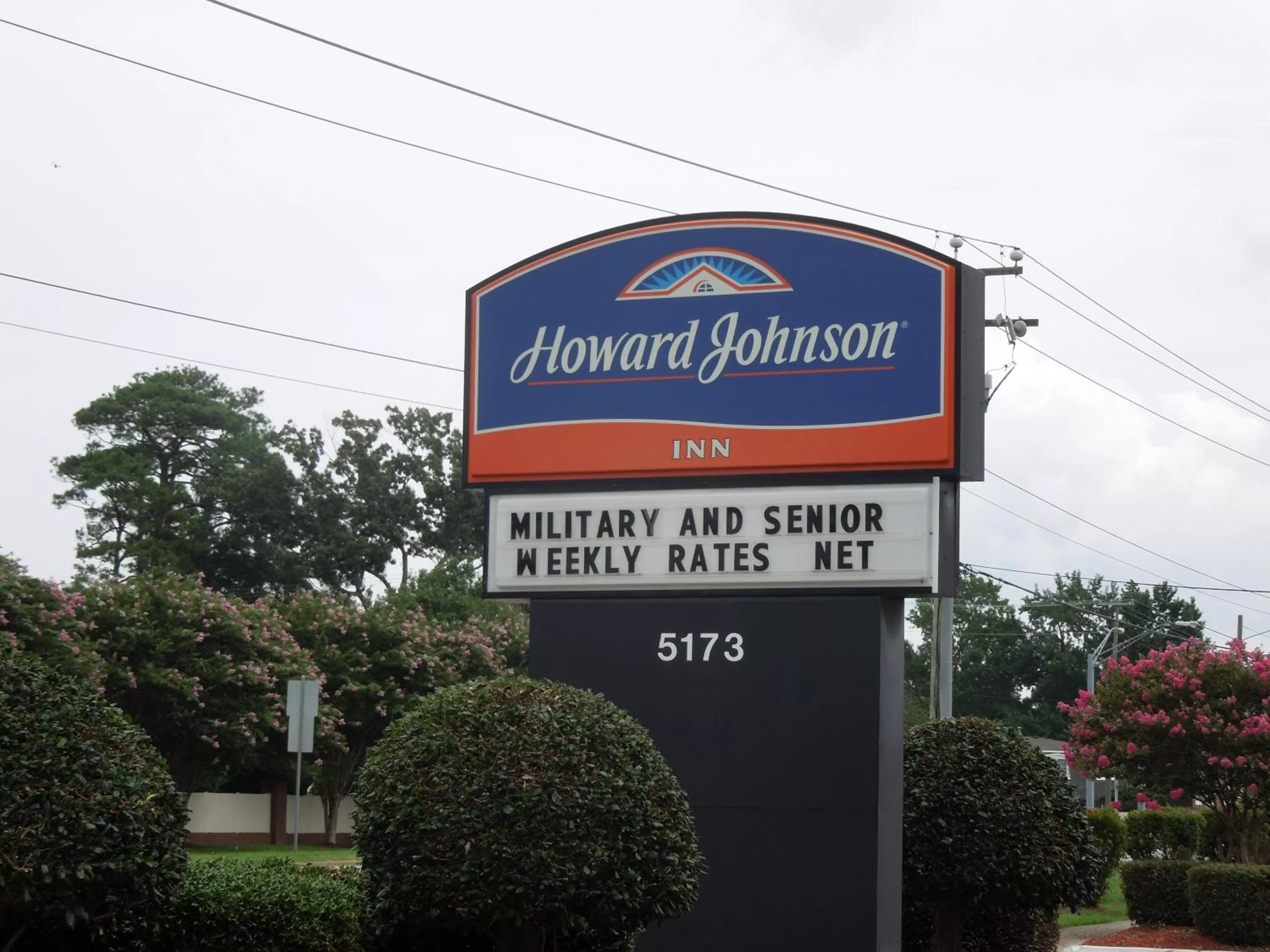 Facade/entrance in Howard Johnson by Wyndham Virginia Beach