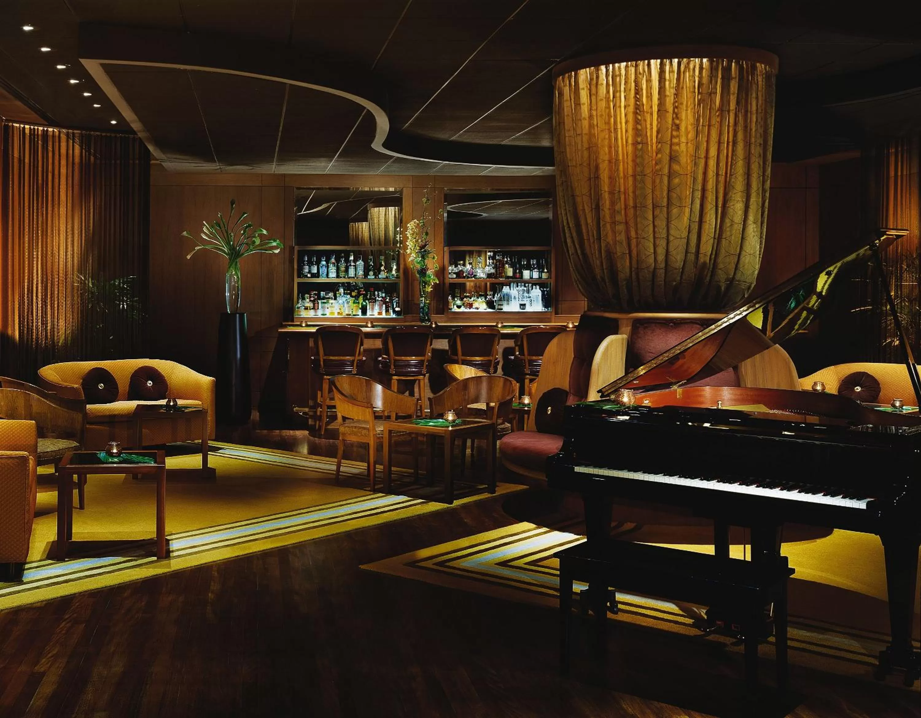 Lounge or bar in Halekulani - NO RESORT FEE