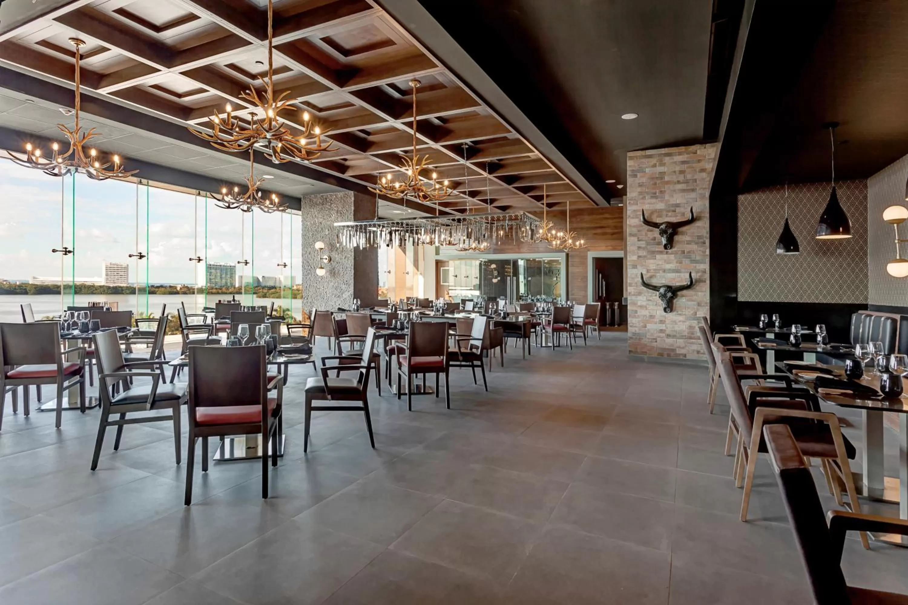 Swimming pool in Royalton CHIC Cancun, An Autograph Collection All-Inclusive Resort - Adults Only