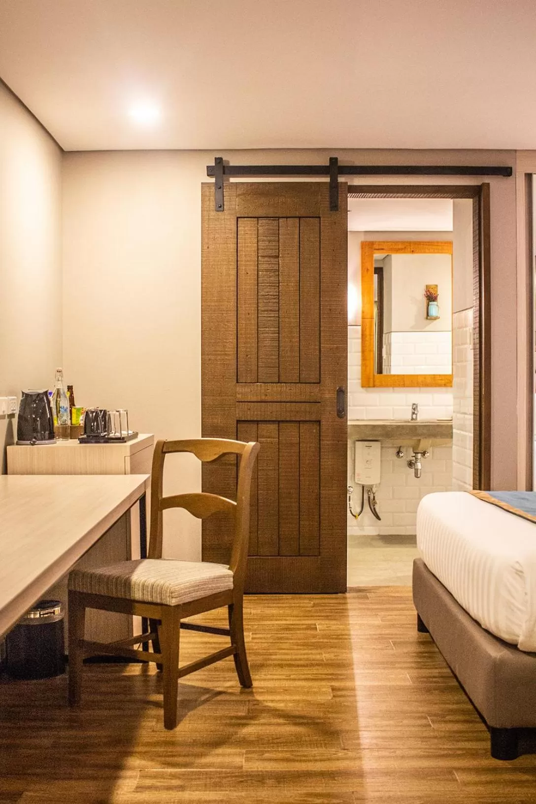 Living room, Bed in Royale Parc Hotel Tagaytay