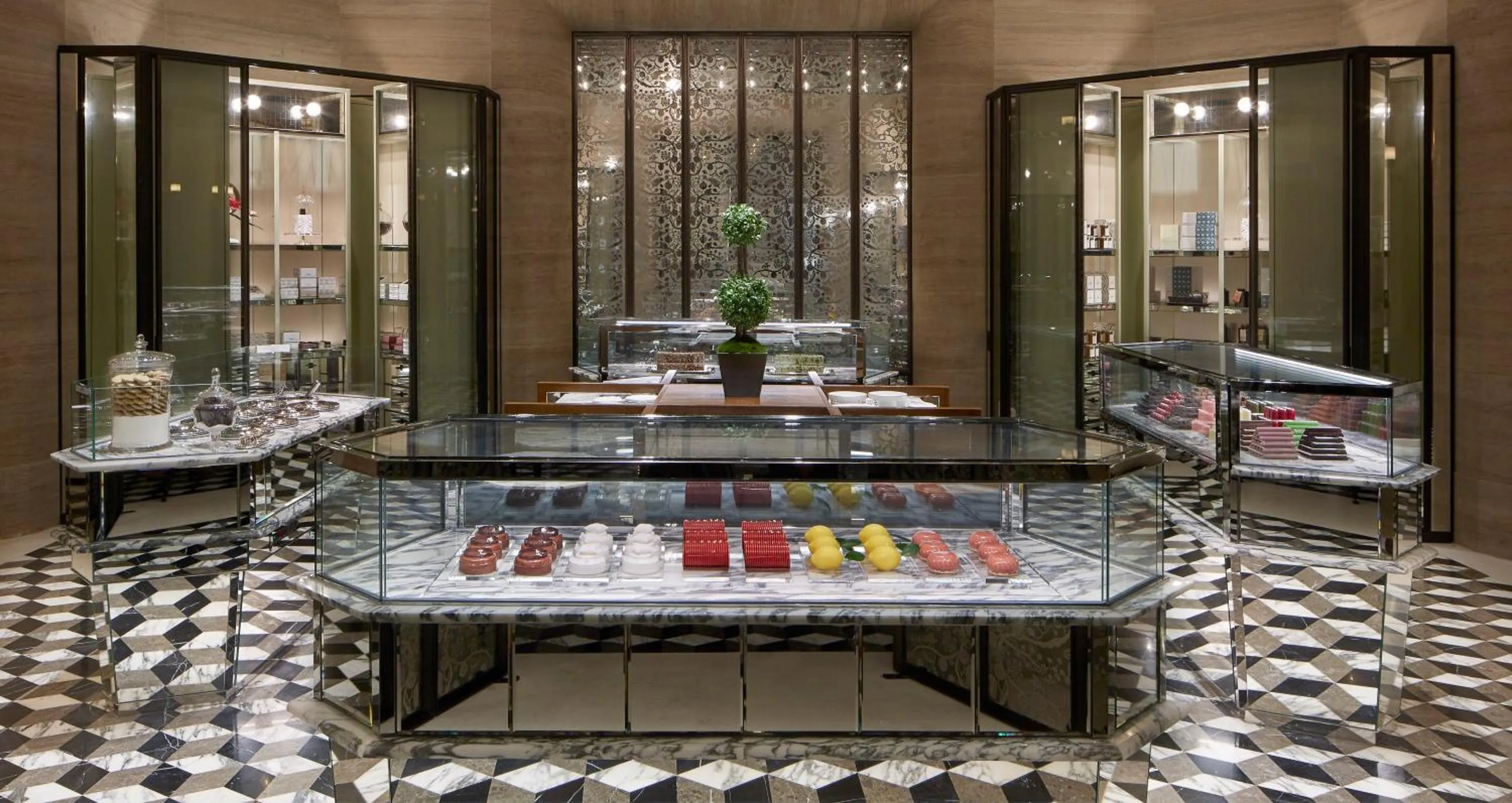 Restaurant/places to eat in Rosewood Hong Kong