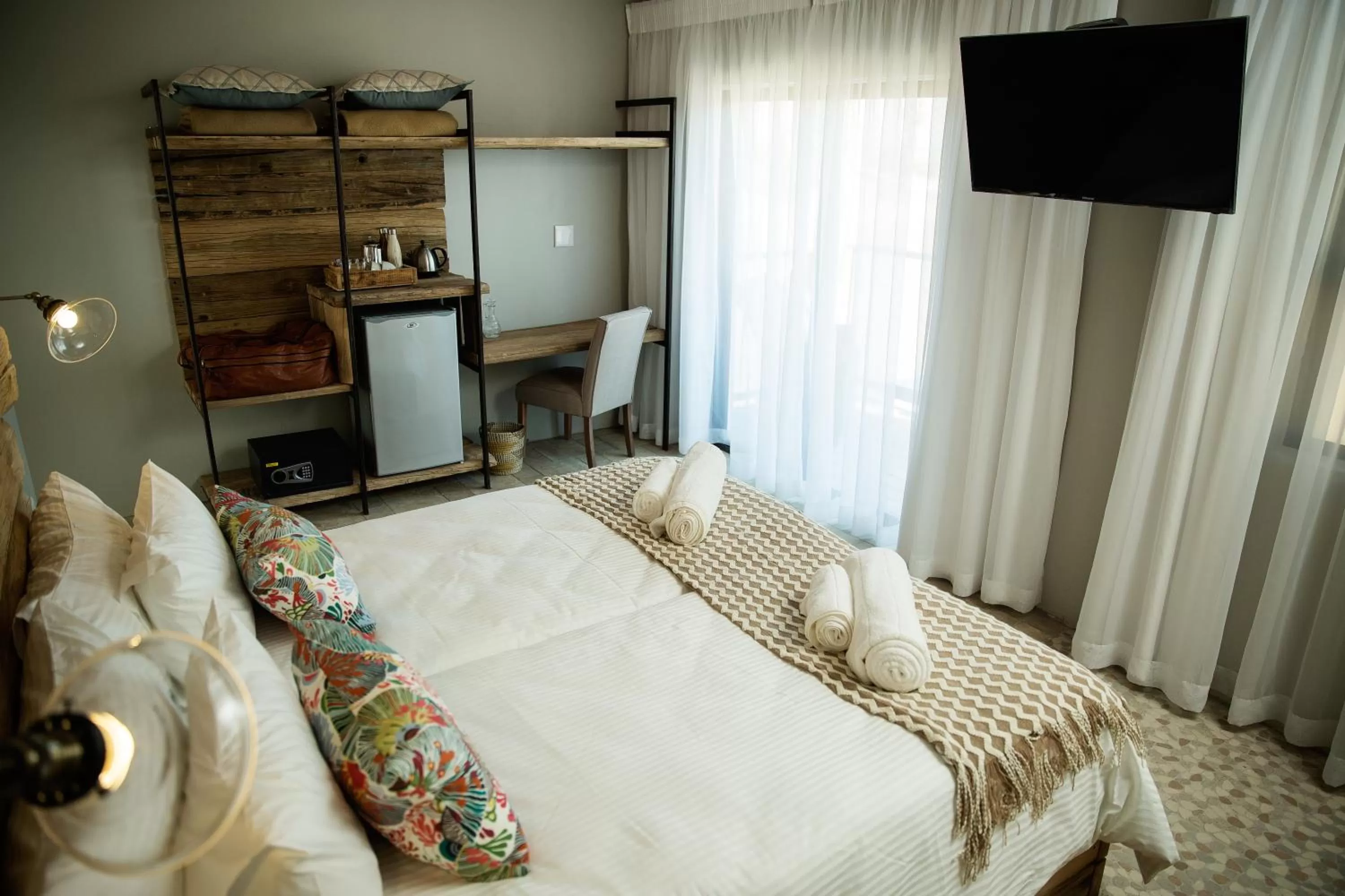 Photo of the whole room, Bed in Driftwood Guesthouse