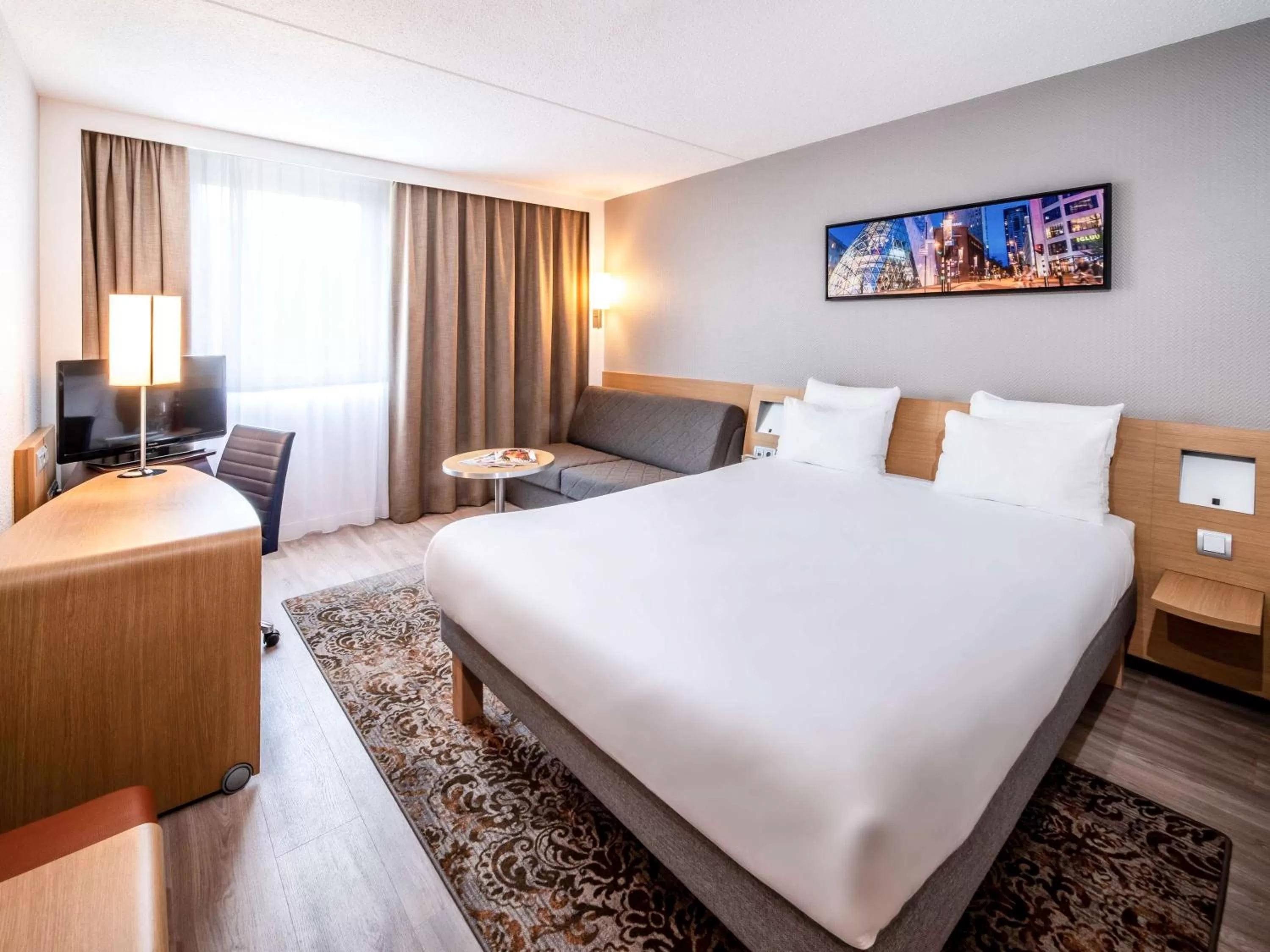 Photo of the whole room, Bed in Novotel Rotterdam - Schiedam