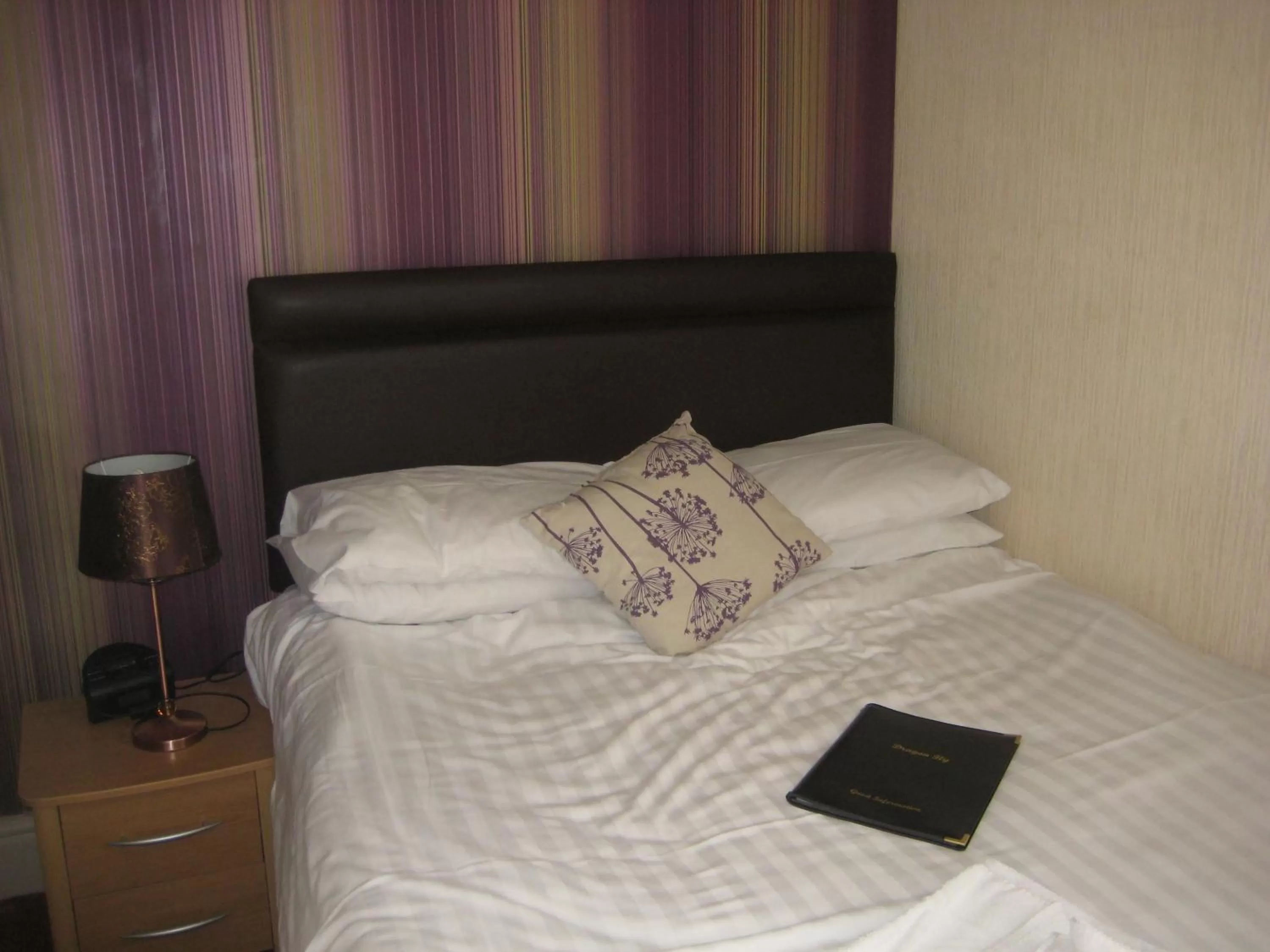 Bedroom, Bed in The Dragonfly