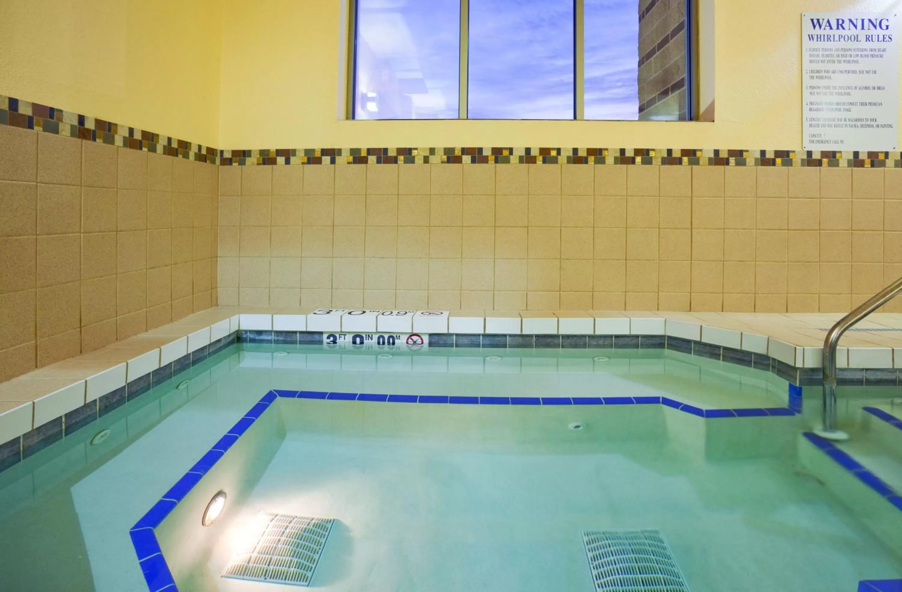 Swimming pool in Holiday Inn & Suites Green Bay Stadium by IHG