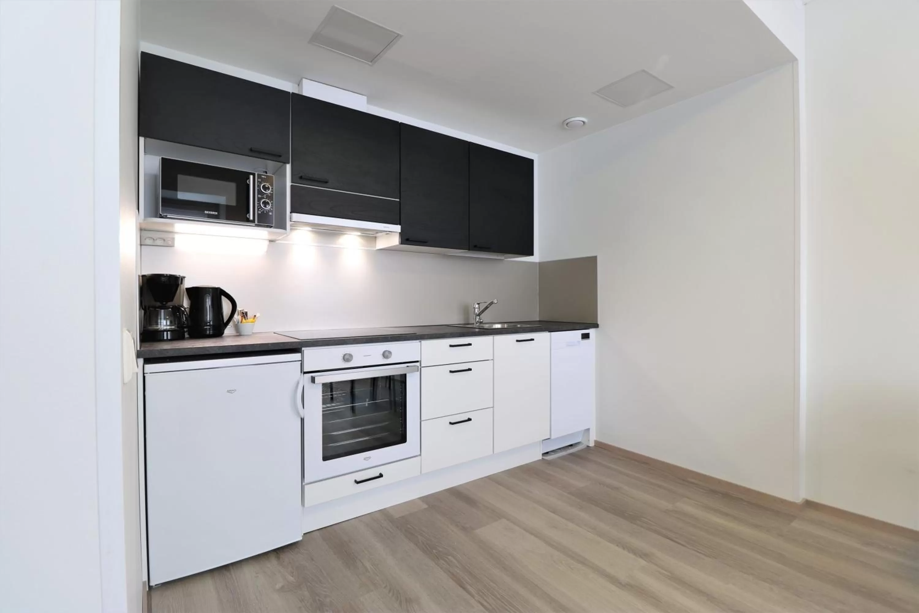 Kitchen or kitchenette in Forenom Aparthotel Helsinki Herttoniemi