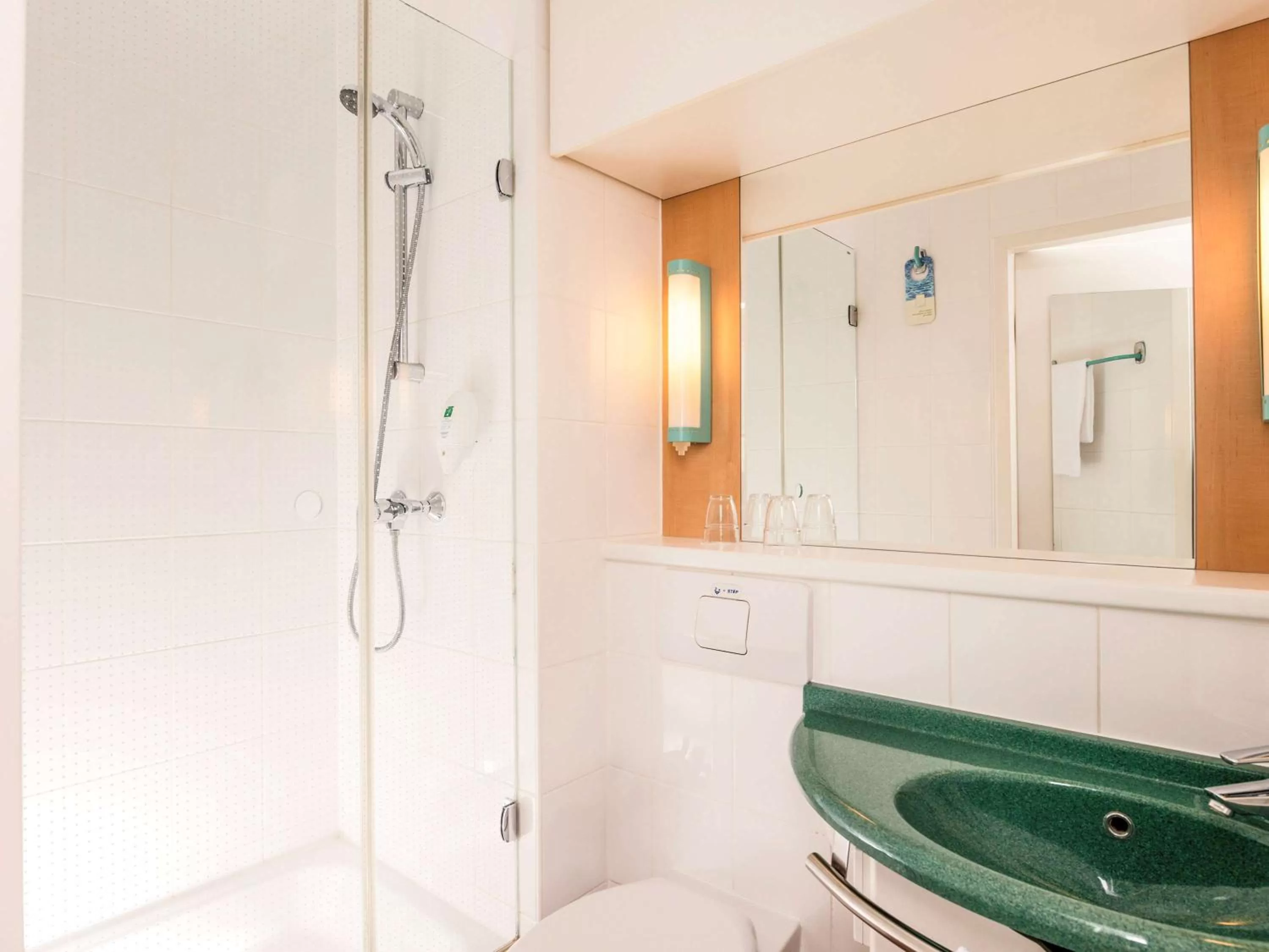 Photo of the whole room in ibis Berlin City Nord