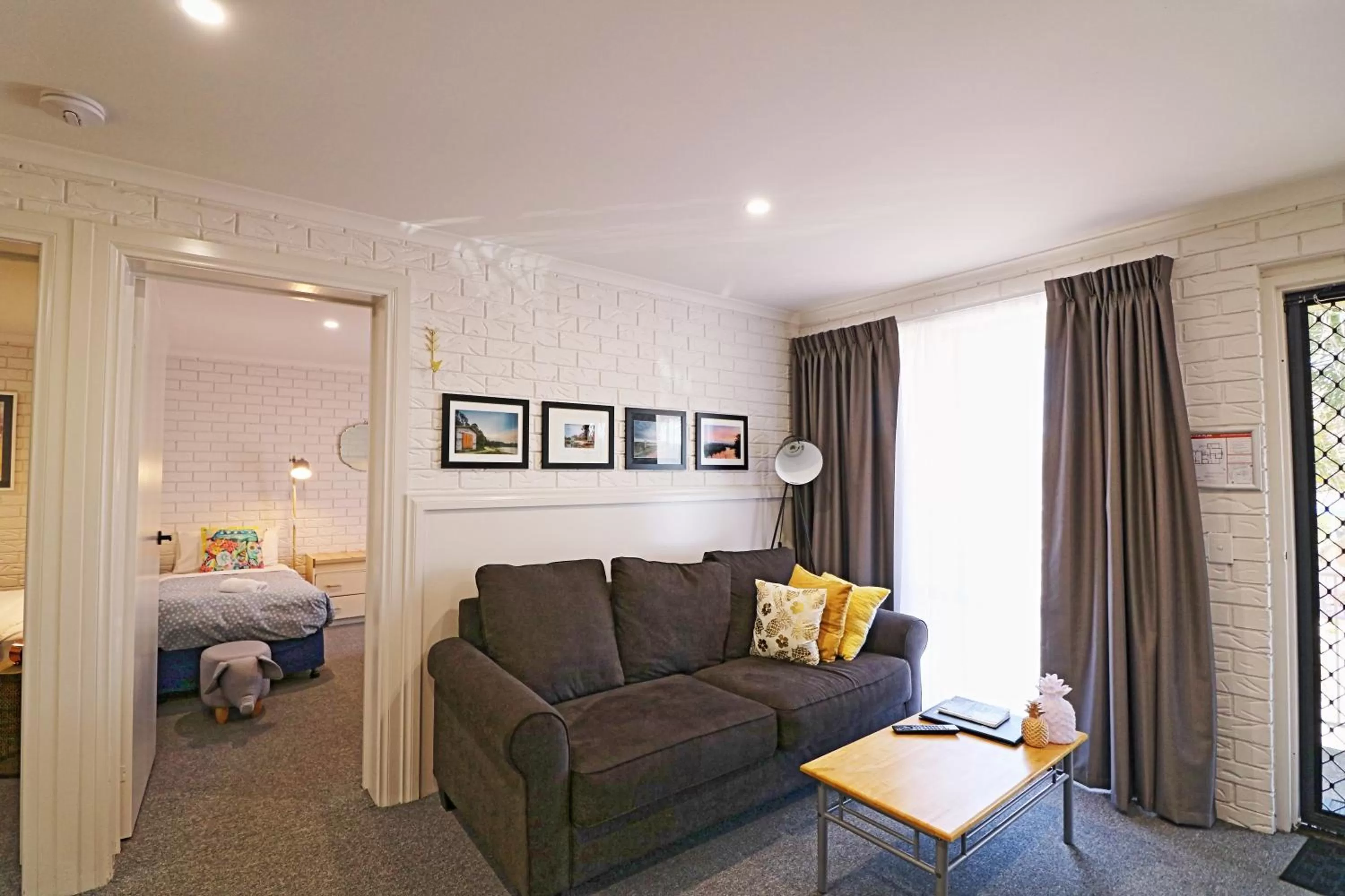 Living room, Bed in Aquarius Merimbula