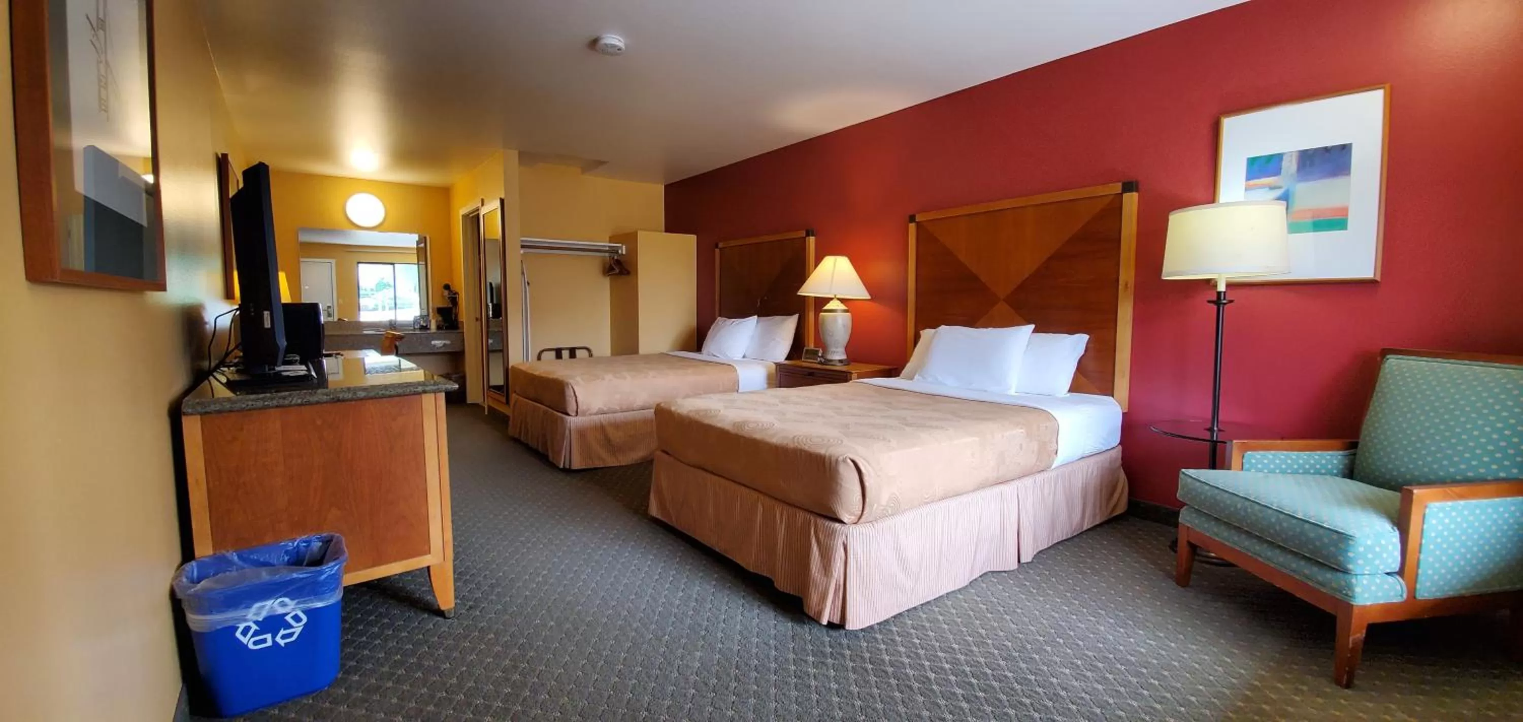 Photo of the whole room, Bed in Olympic View Inn