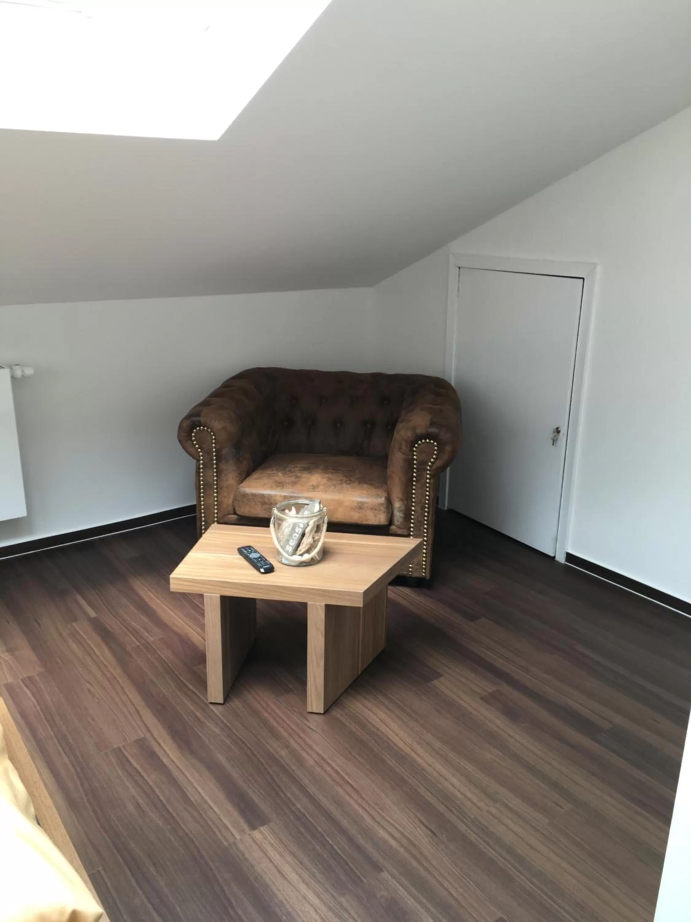 Photo of the whole room in Seaside-Townhouse