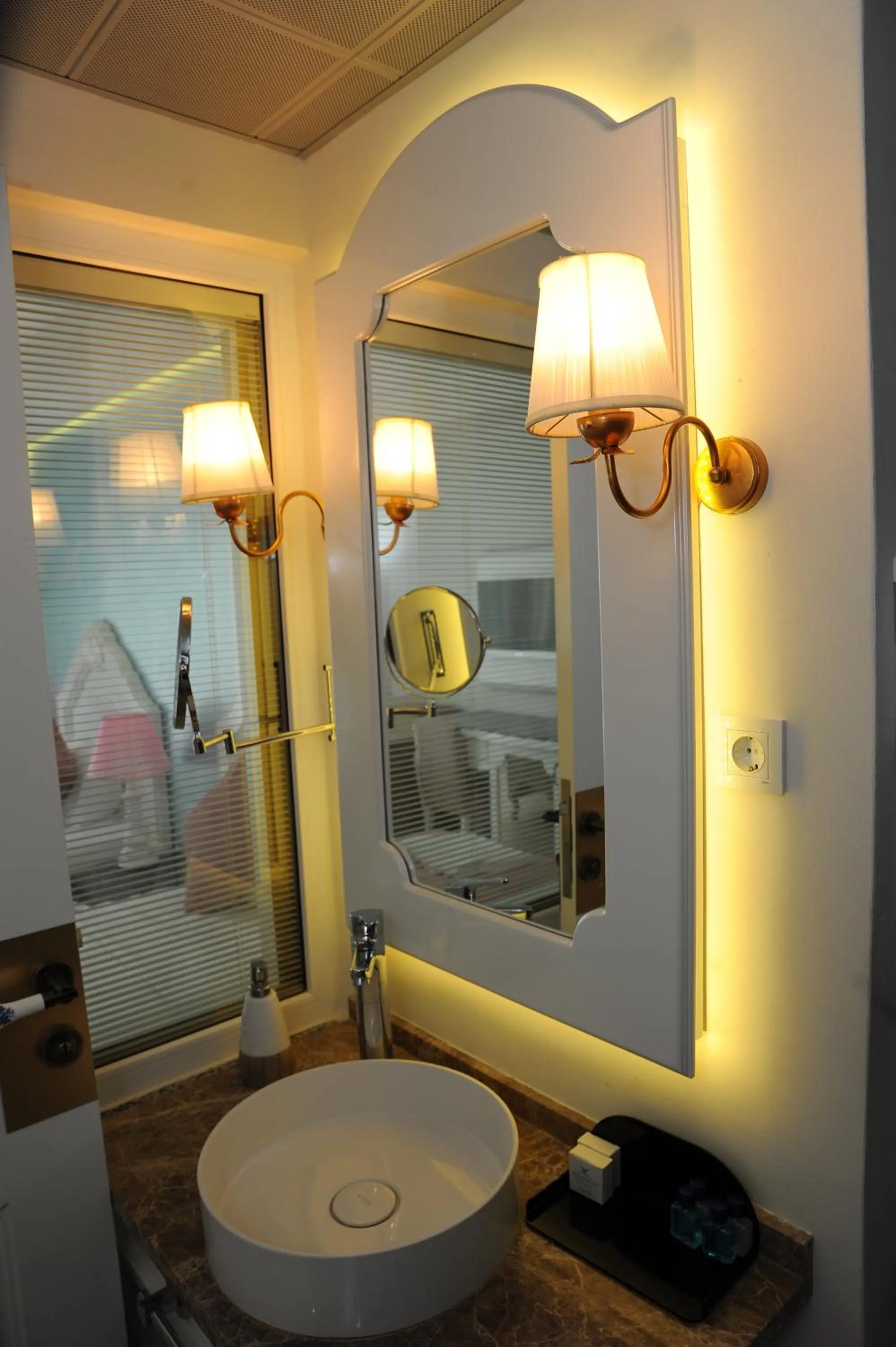 Bathroom in Montebello Deluxe Hotel