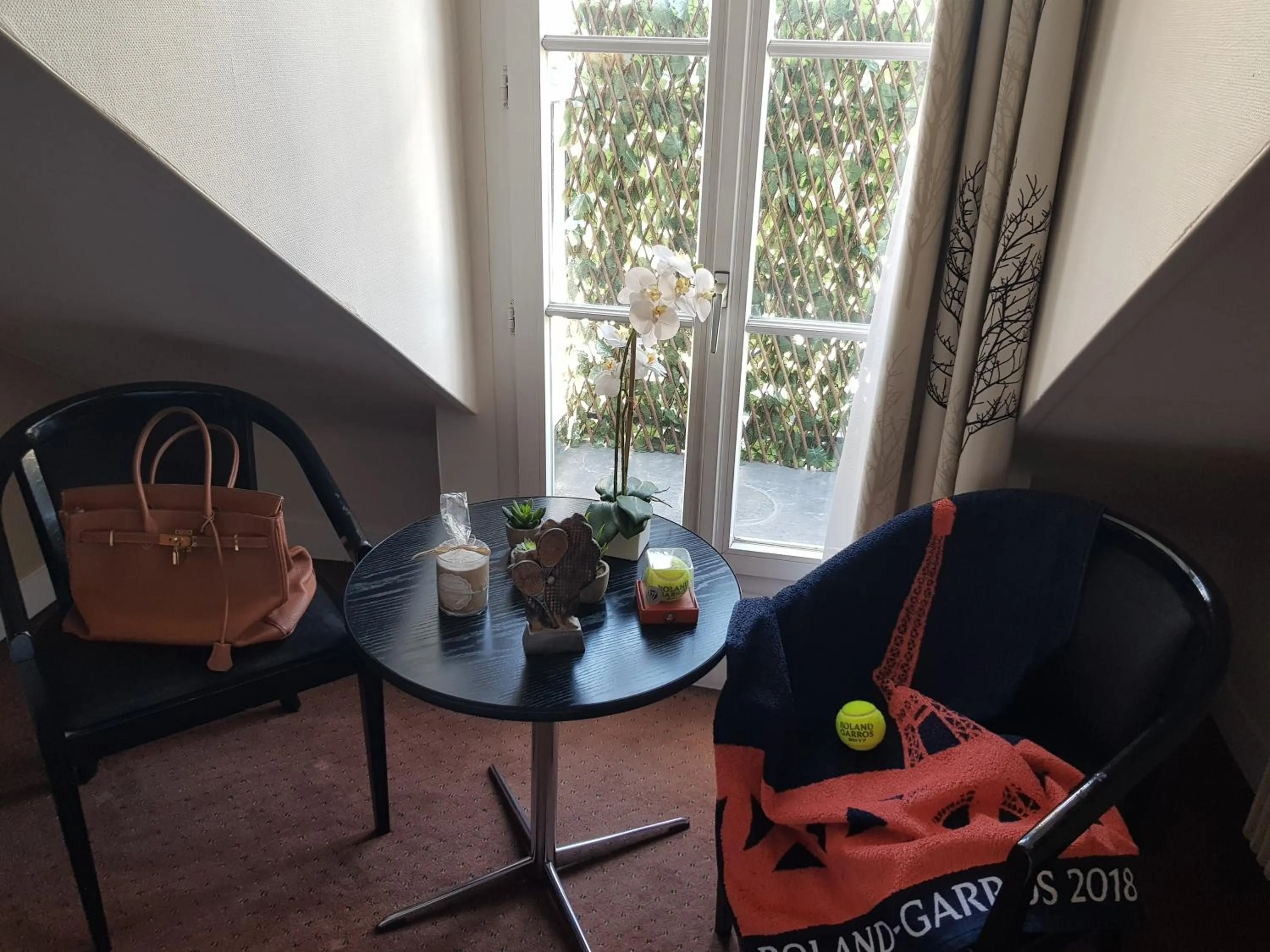 Seating area in HOTEL ALISON