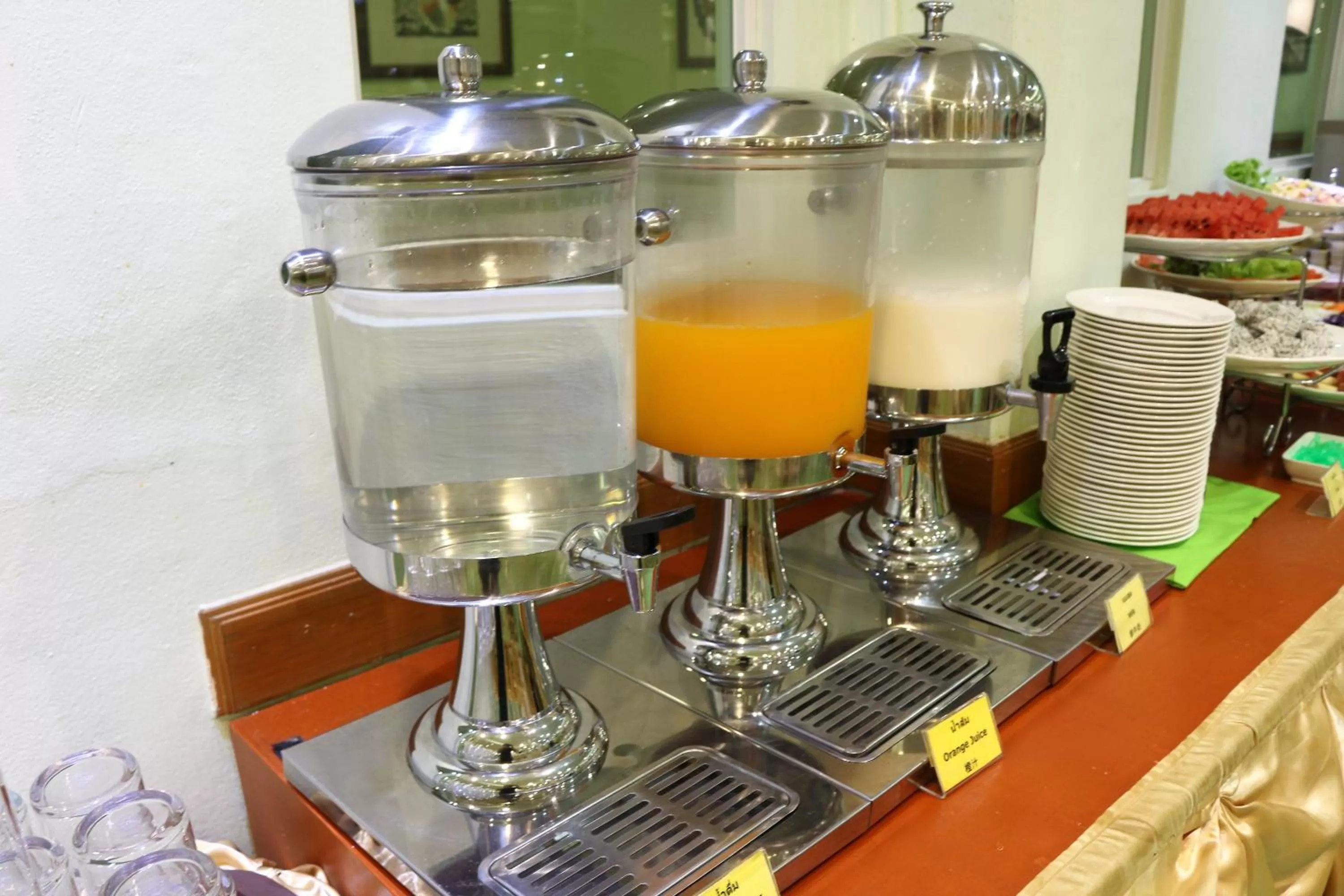 Food and drinks in Lucky Green View