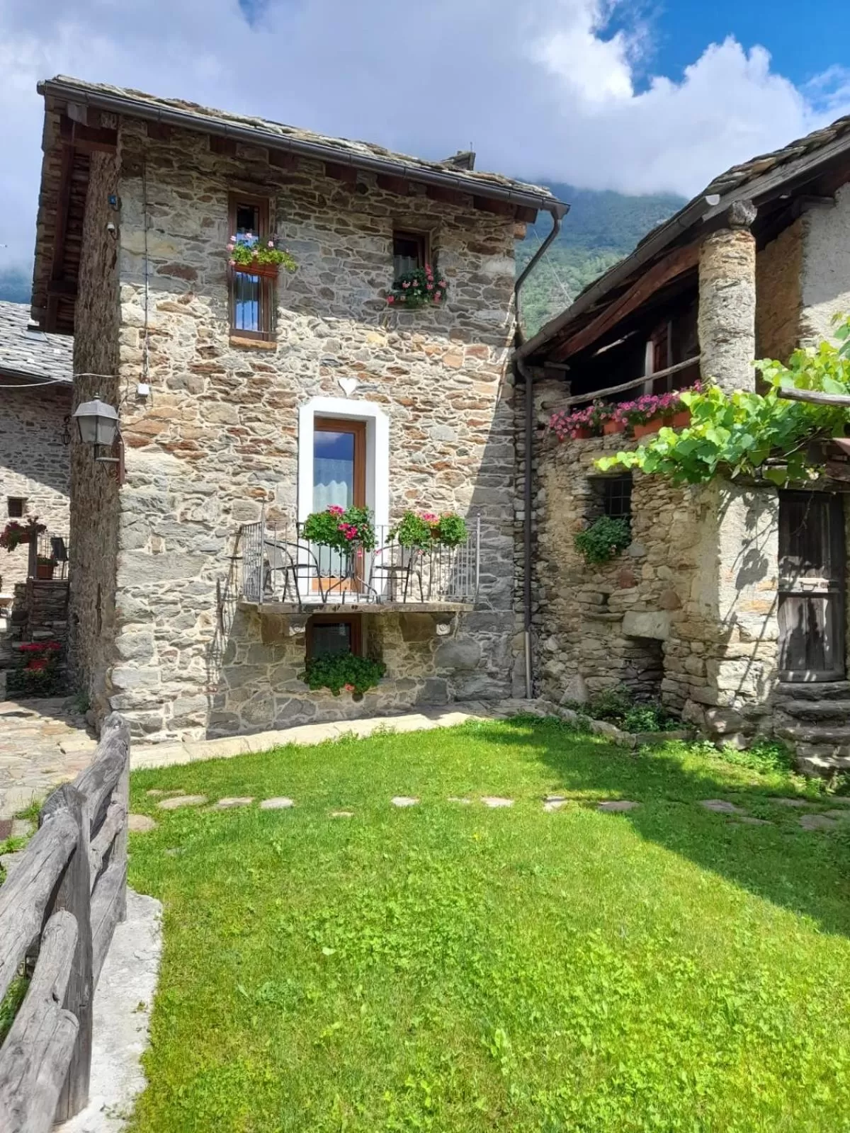 Property Building in Bed & Breakfast La Crotta