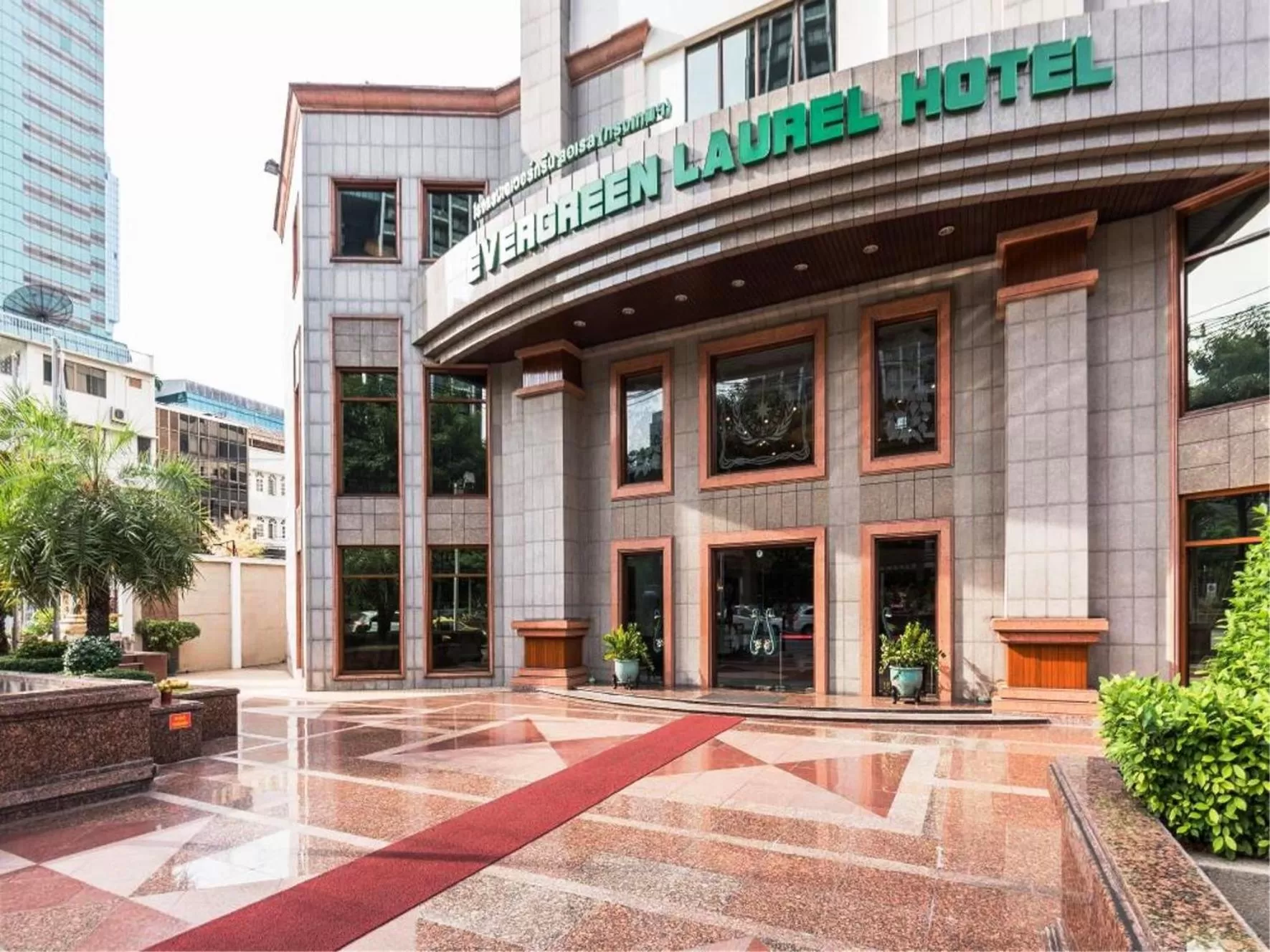 Facade/entrance in Evergreen Laurel Hotel Bangkok