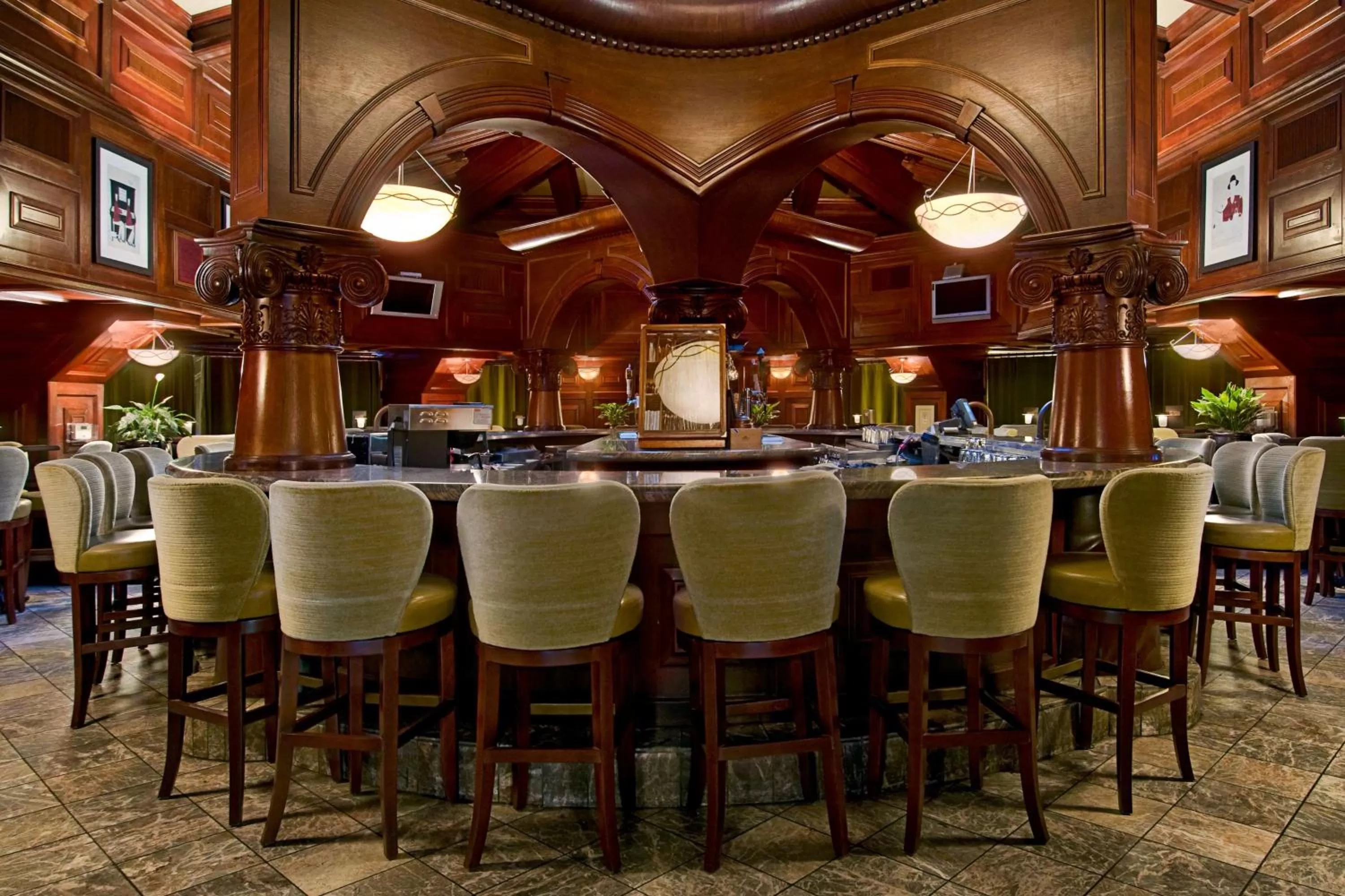 Lounge or bar in Hilton Phoenix Tapatio Cliffs Resort