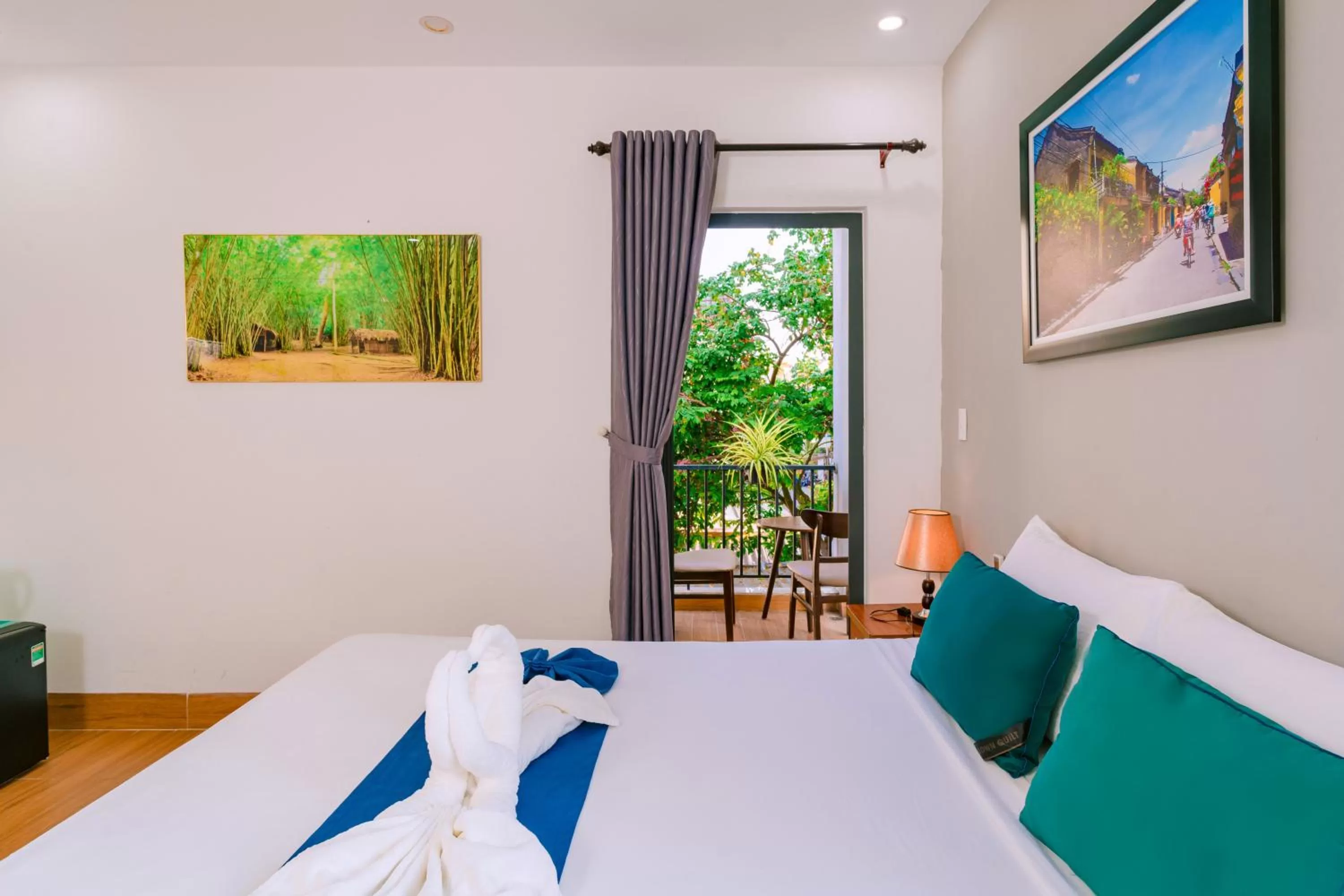 Photo of the whole room, Bed in Vinh Khang Homestay