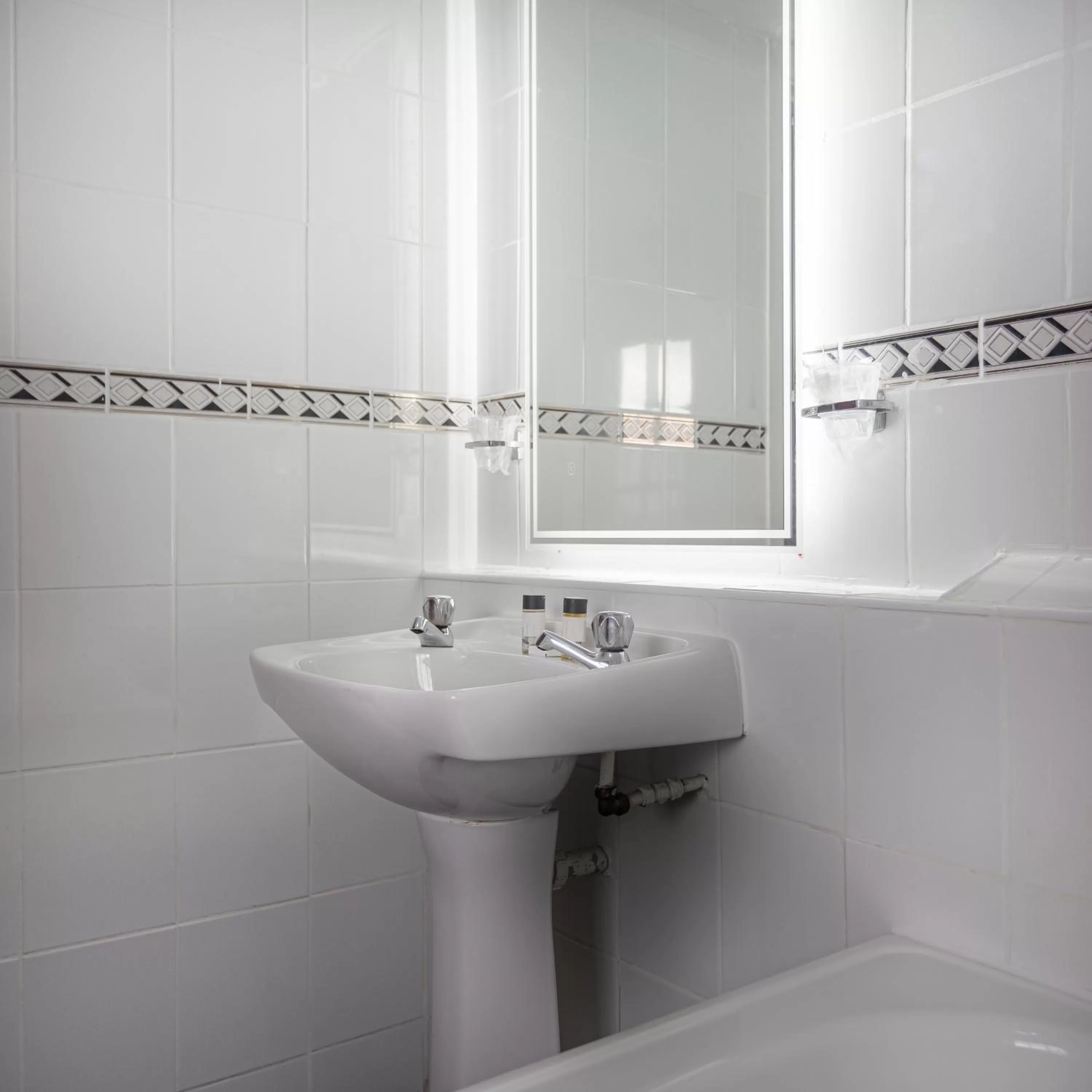 Bathroom in The Crown Hotel, Boroughbridge, North Yorkshire - The Coaching Inn Group