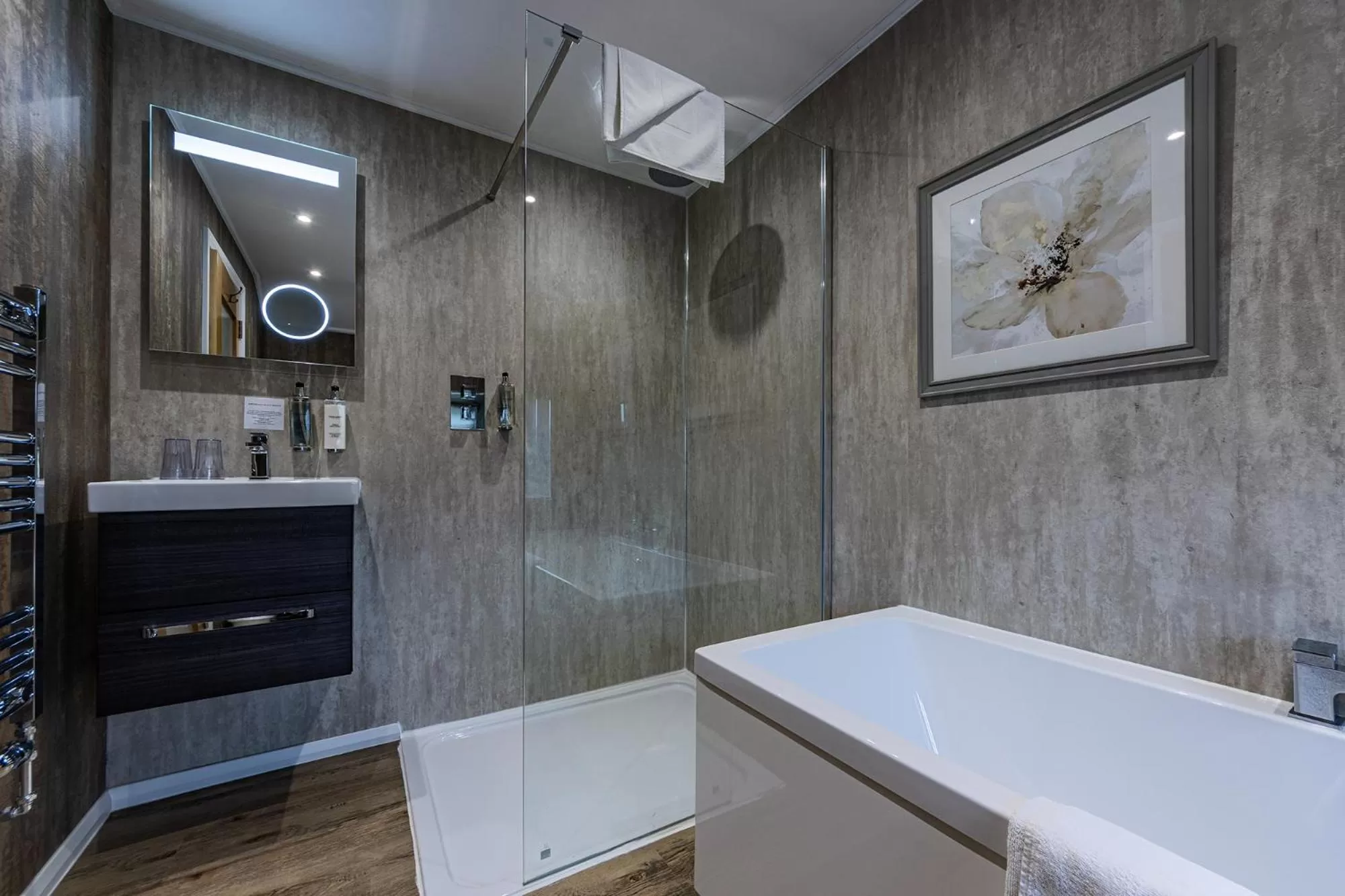 Shower, Bed in Crossways