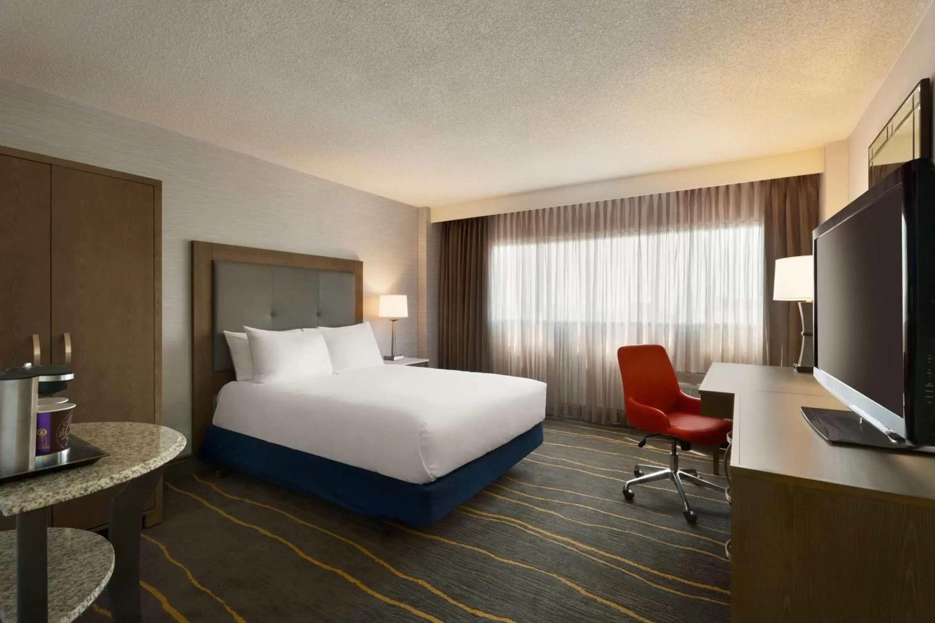 Queen Room with Roll-In Shower - Disability Access/Non-Smoking in DoubleTree by Hilton Hotel Albuquerque Queen Room with Roll-In Shower - Disability Access/Non-Smoking in DoubleTree by Hilton Hotel Albuquerque