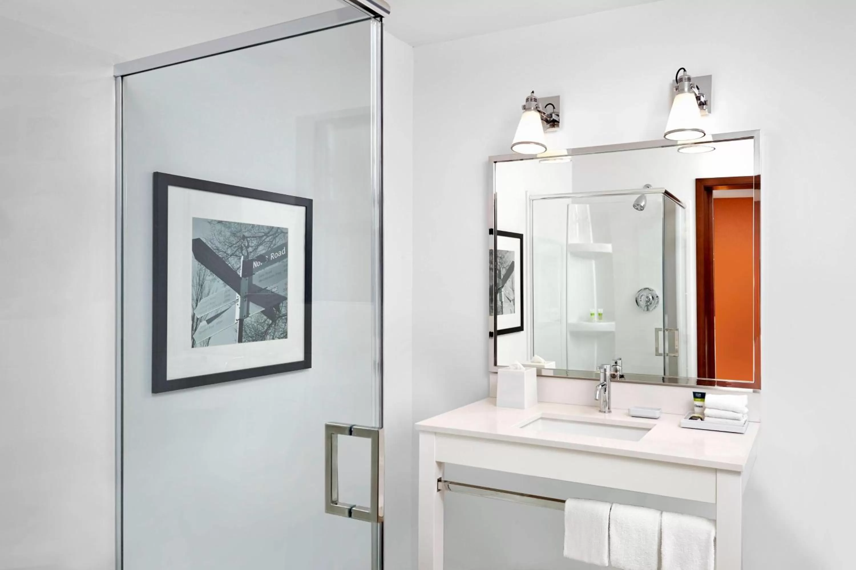 Bathroom in Grand Park Hotel Vancouver Airport, an Ascend Collection Hotel