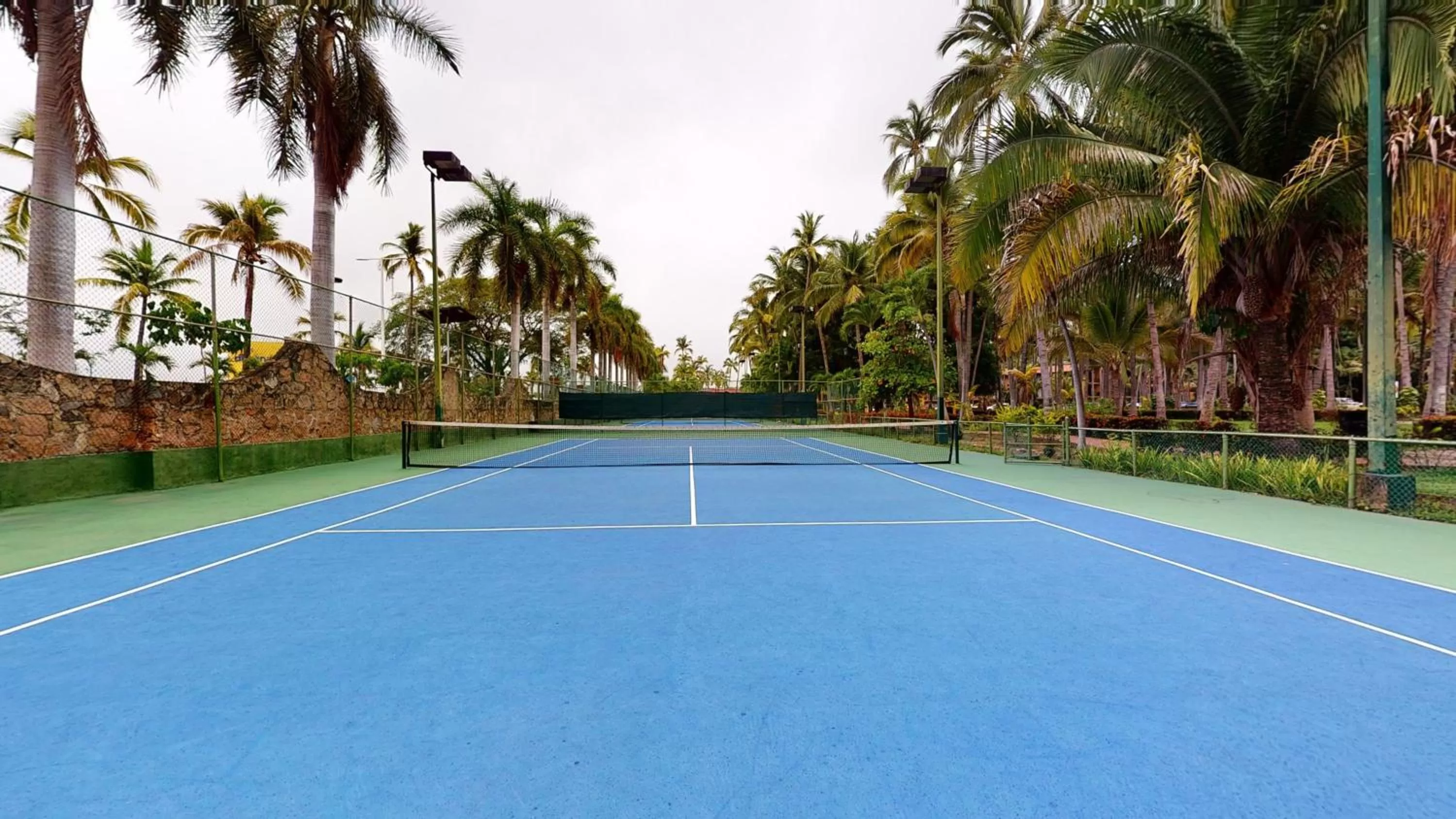 Tennis court in Park Royal Homestay Los Tules Puerto Vallarta