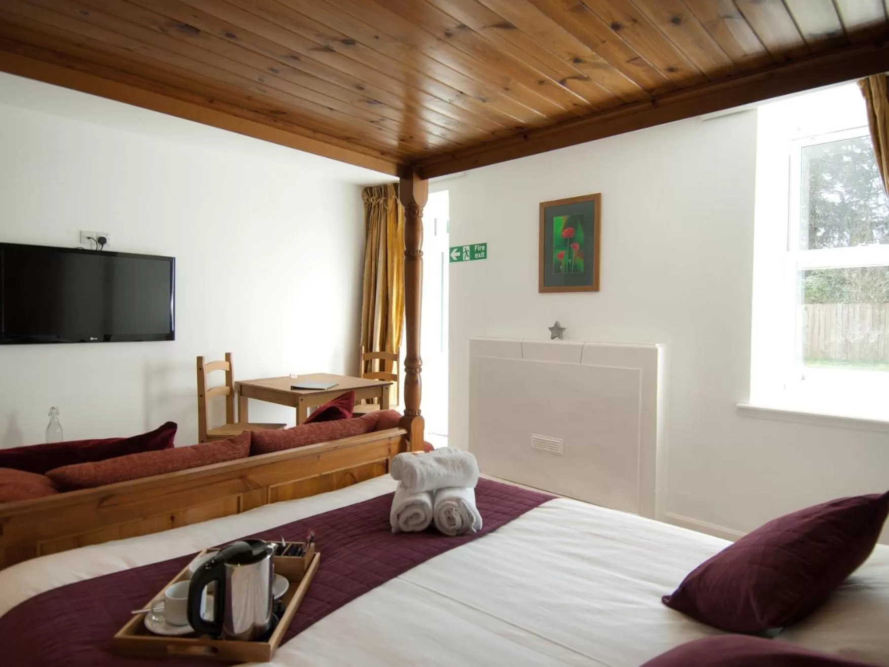 Bedroom, Bed in Drumdevan Country House, Inverness