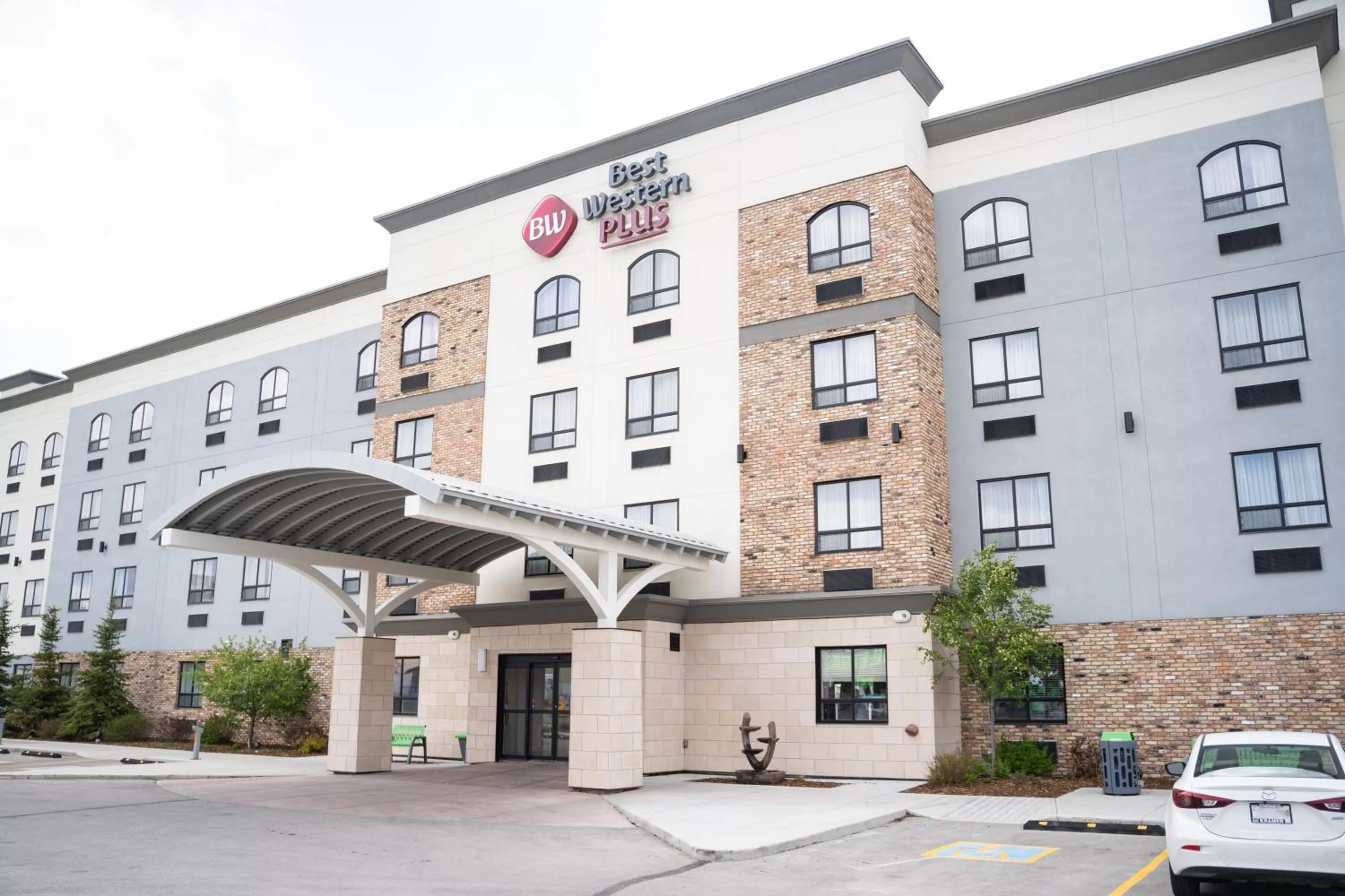 Property building in Best Western Plus Airdrie Gateway