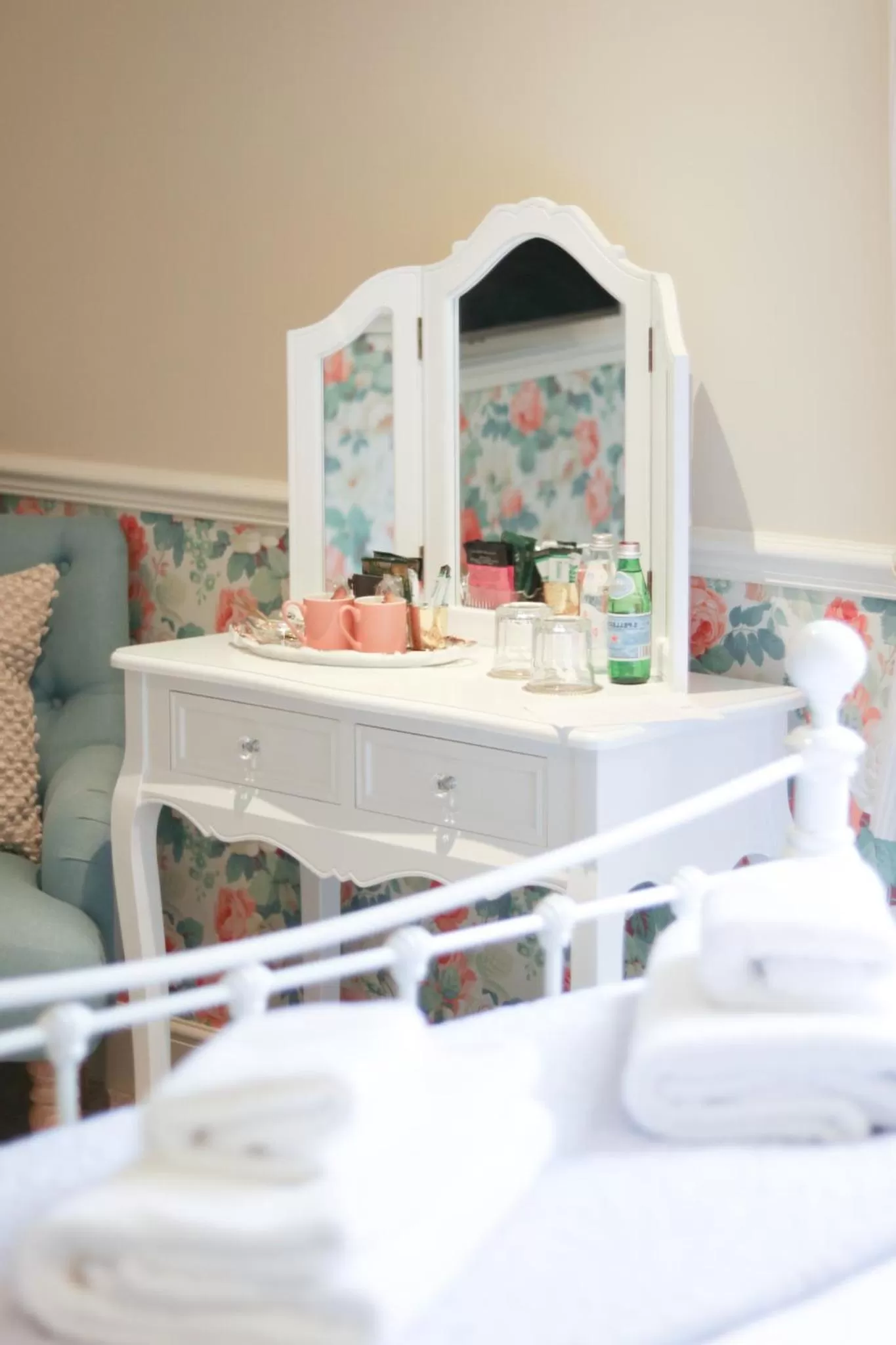 Decorative detail in Fleur de Lys Bampton