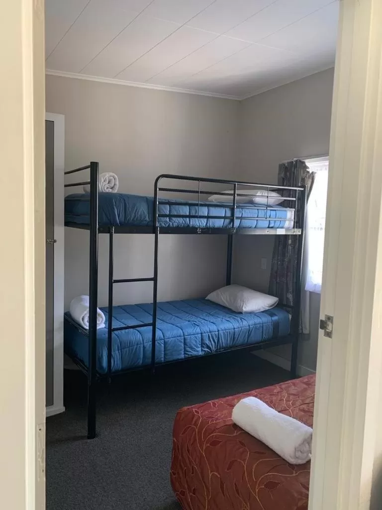 Bed in Apple Motor Inn