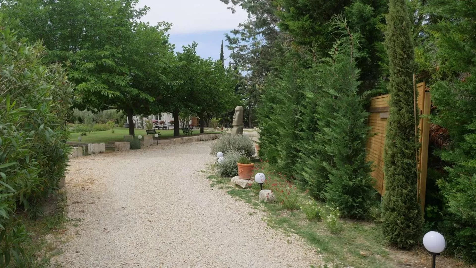 Garden view in MAS MAURANE-Chambre d'hôte avec SPA privé aux portes d'ARLES