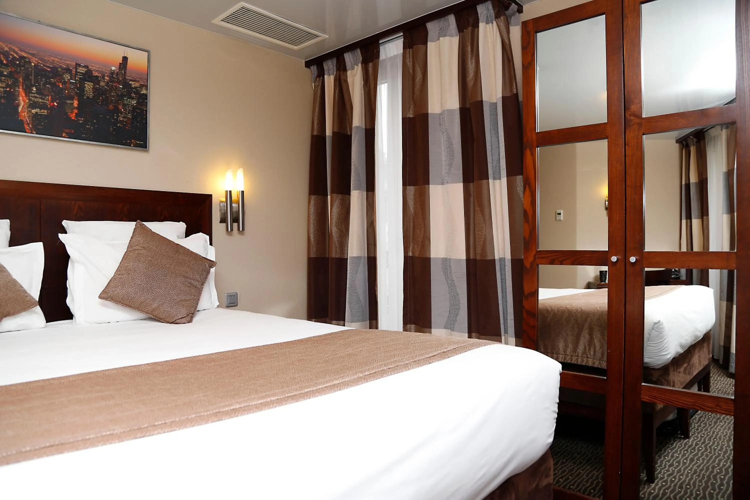 Bed in Grand Hotel Francais