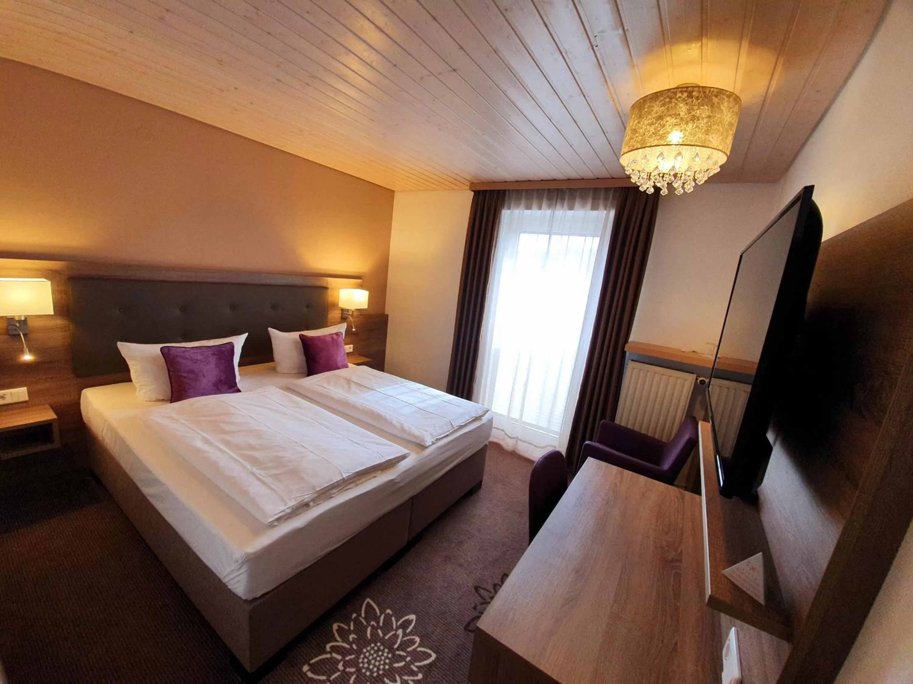 Photo of the whole room, Bed in Hotel in den Herrnwiesen