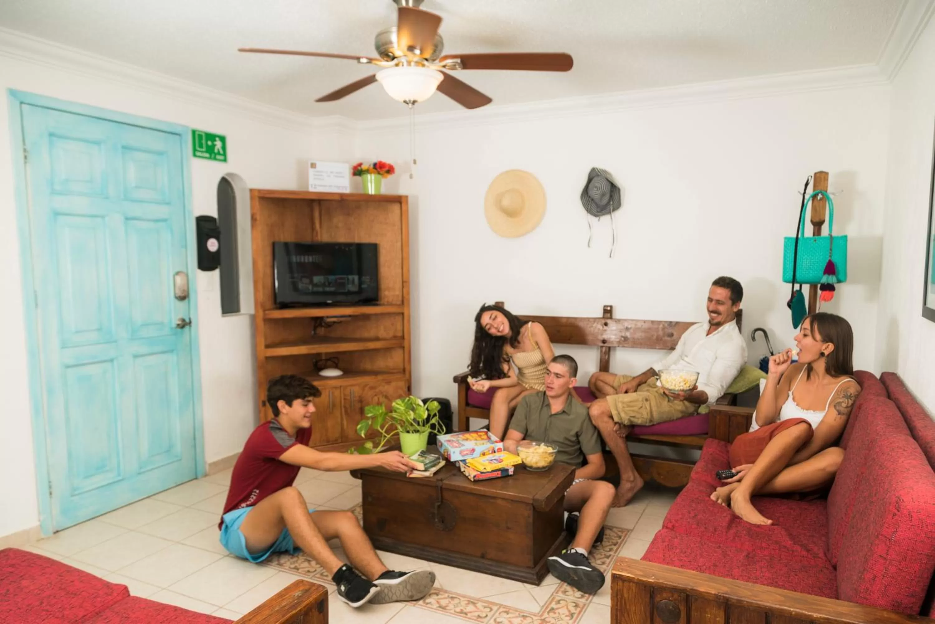 TV and multimedia in Hotel Villas Colibrí Suites & Bungalows