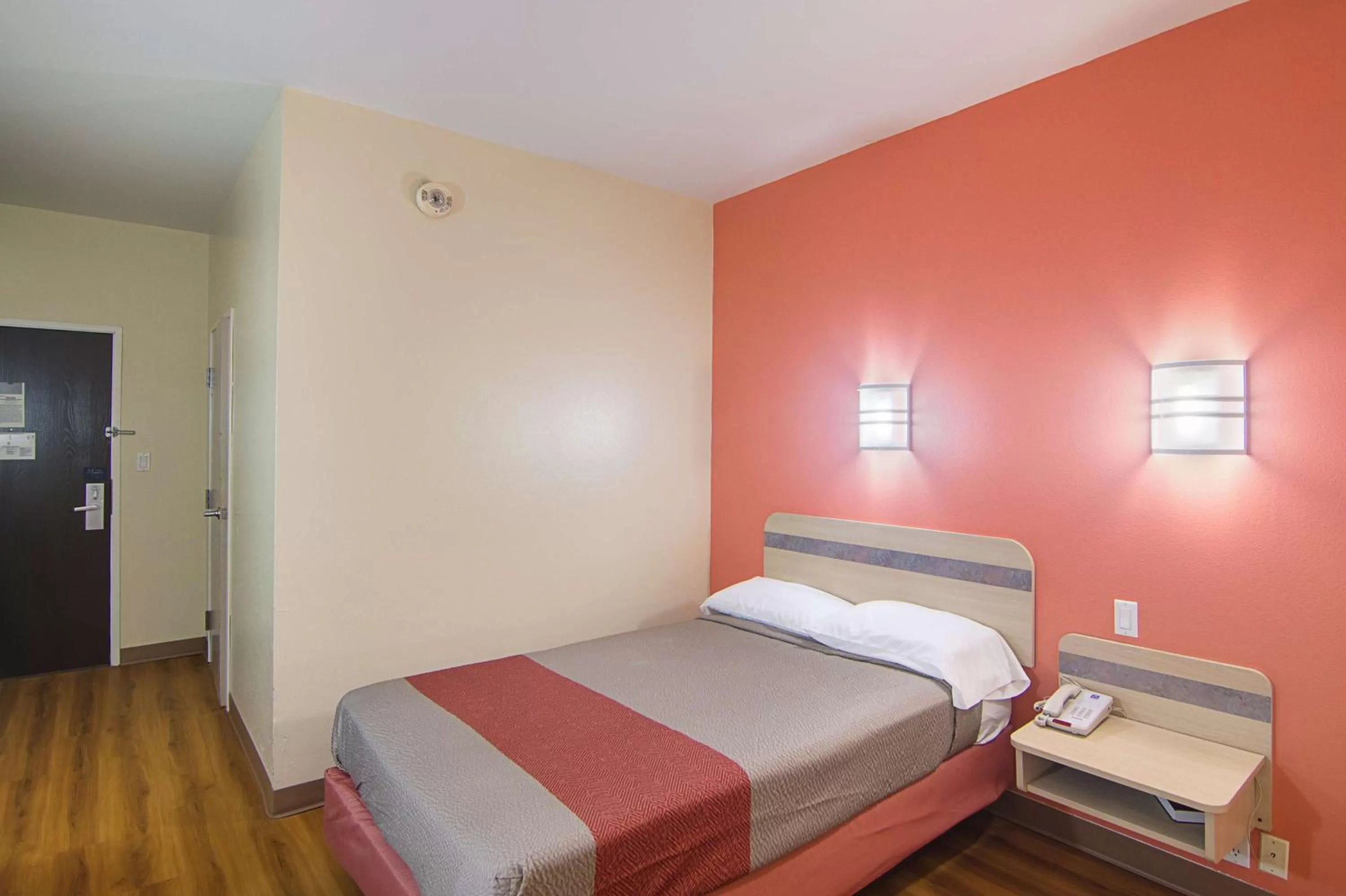 Photo of the whole room, Bed in Motel 6-Terrell, TX