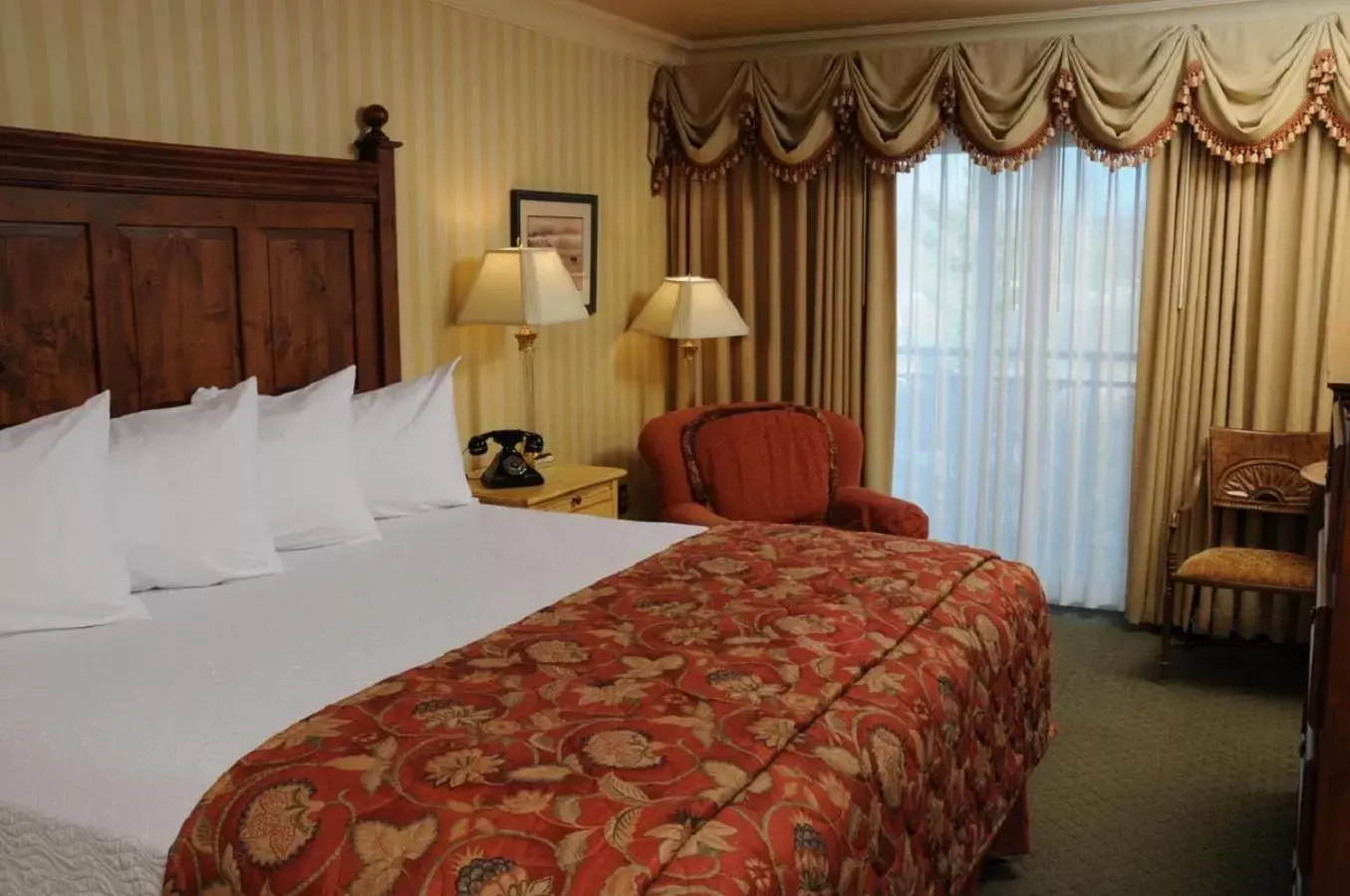 King Room in Pike's Waterfront Lodge King Room in Pike's Waterfront Lodge