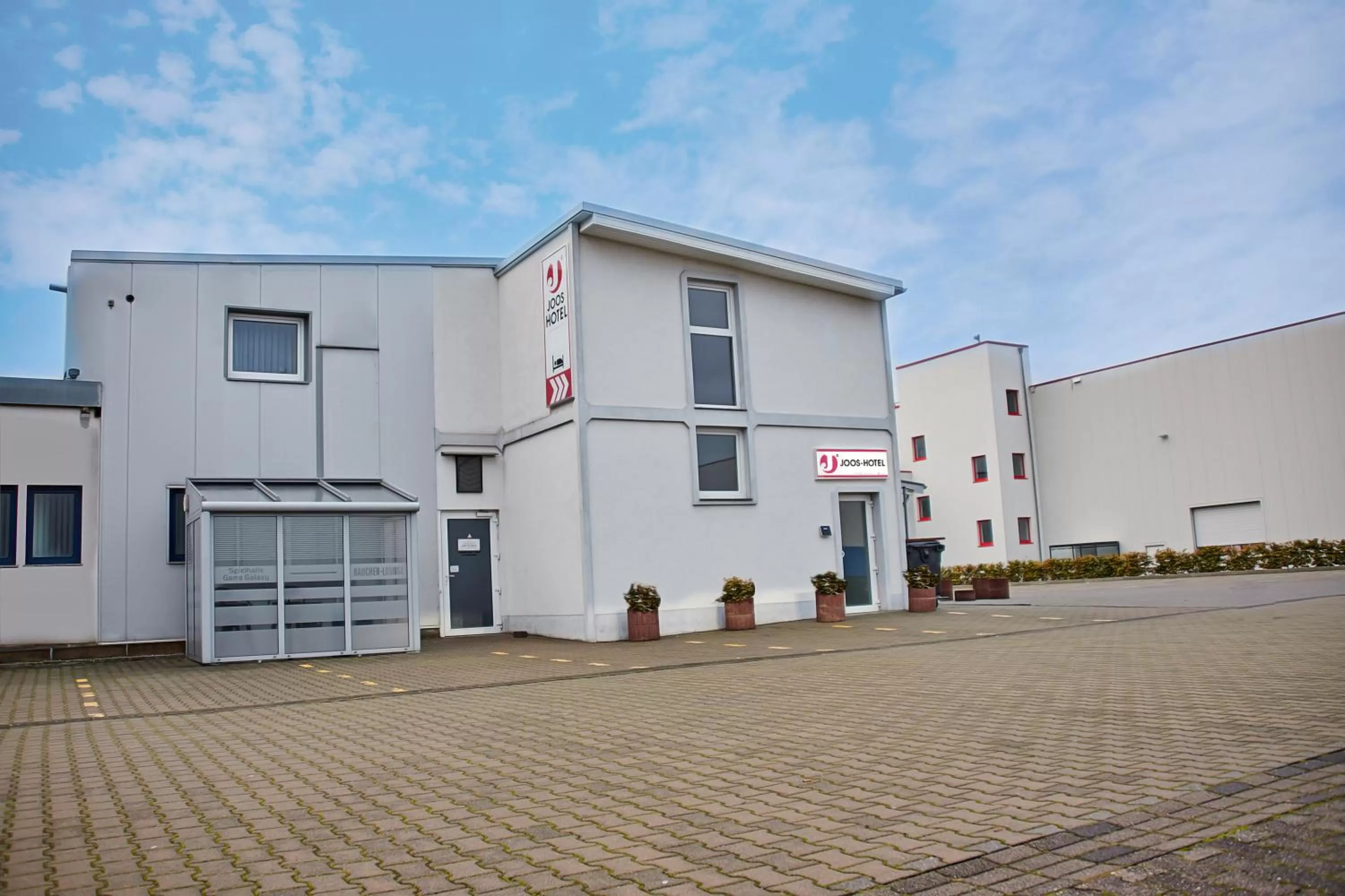 Facade/entrance in Joos Hotel