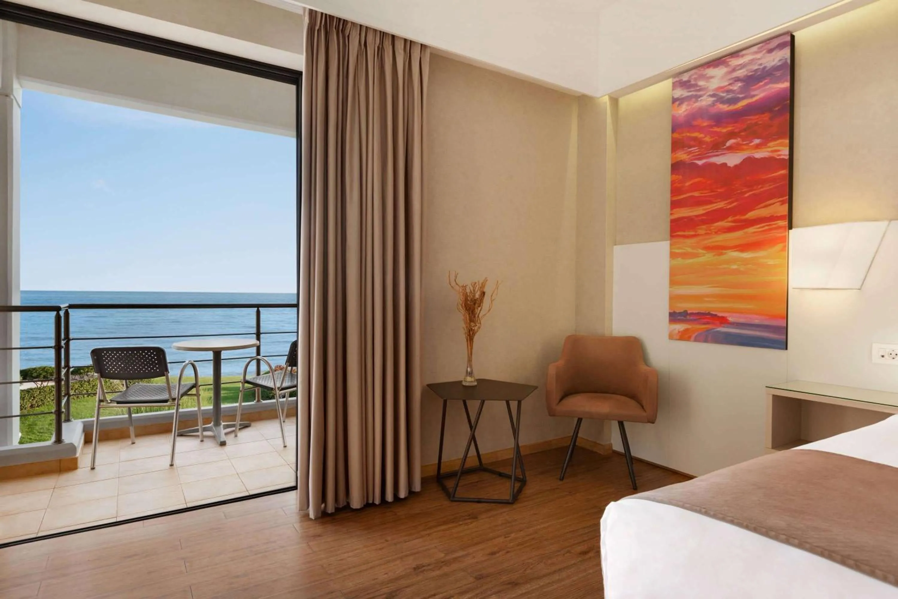 Photo of the whole room, Bed in Ramada Plaza by Wyndham Thraki