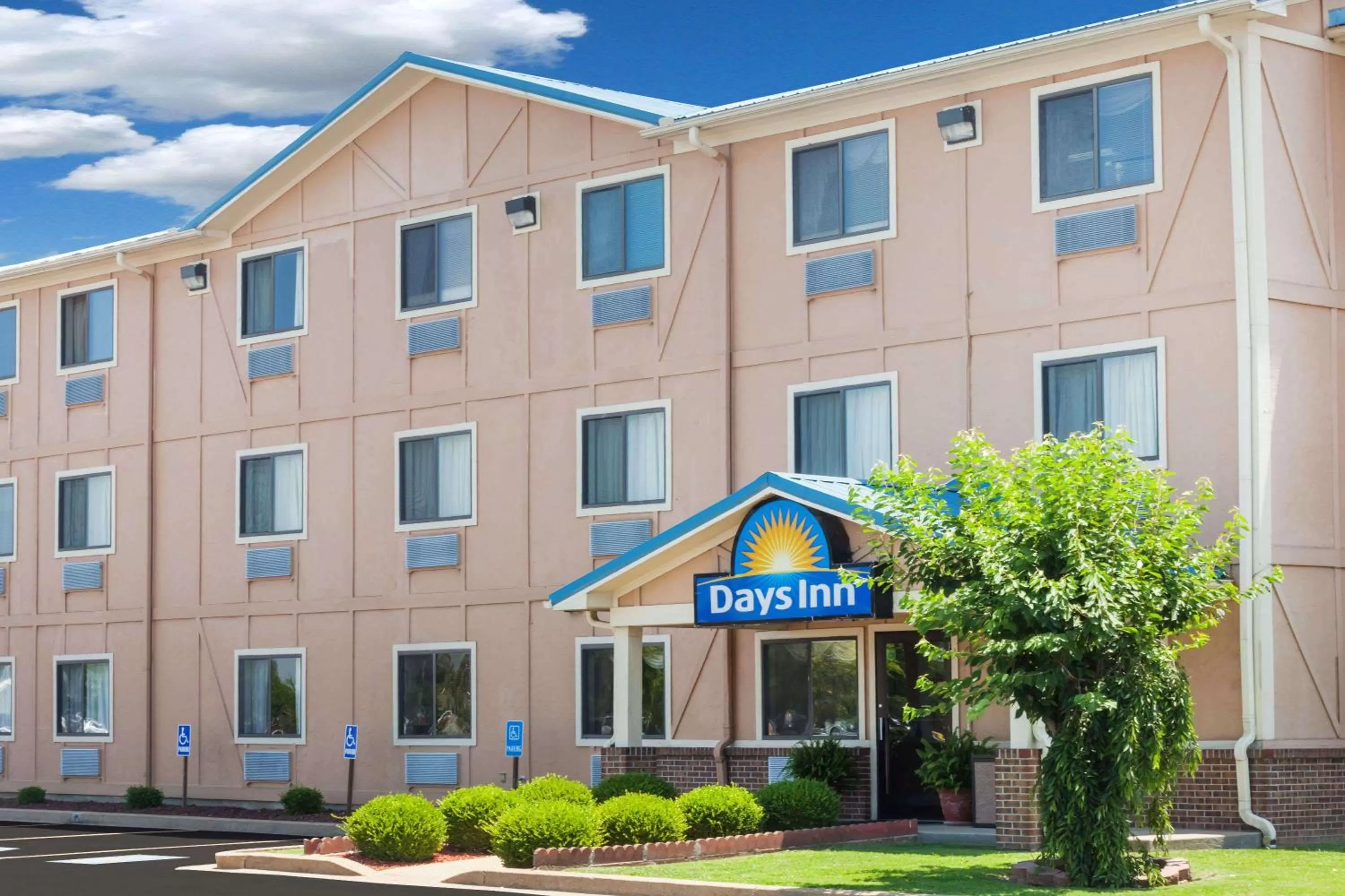 Property building in Days Inn by Wyndham Dyersburg