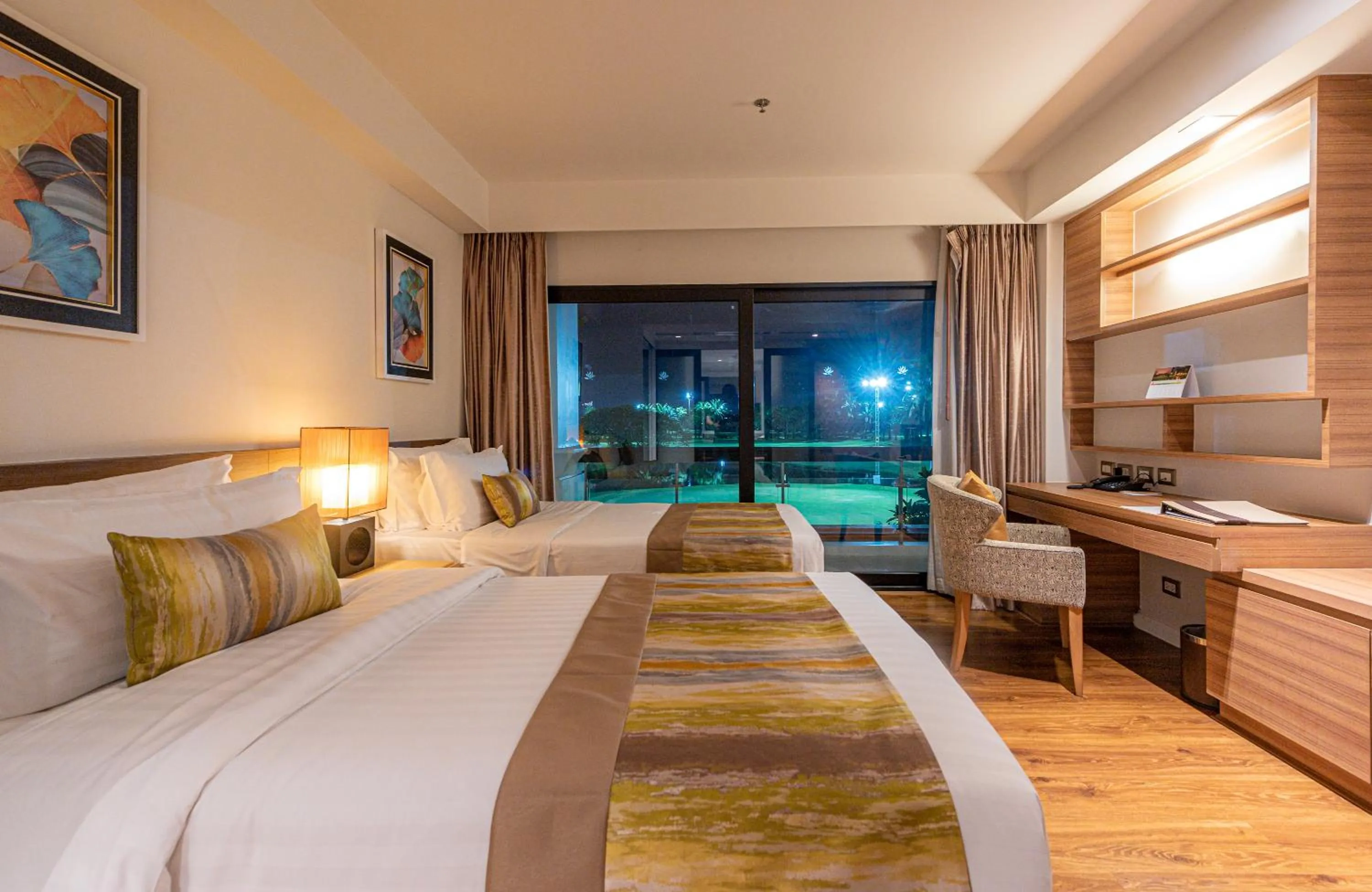 Bedroom, Bed in Summit Windmill Golf Suite Hotel at Suvarnabhumi