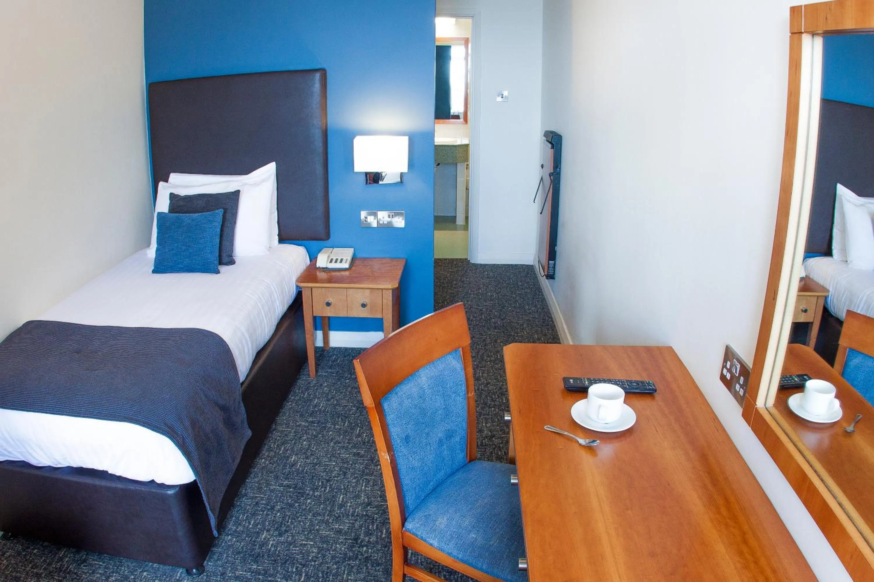 Bedroom, Bed in Sandbanks Hotel