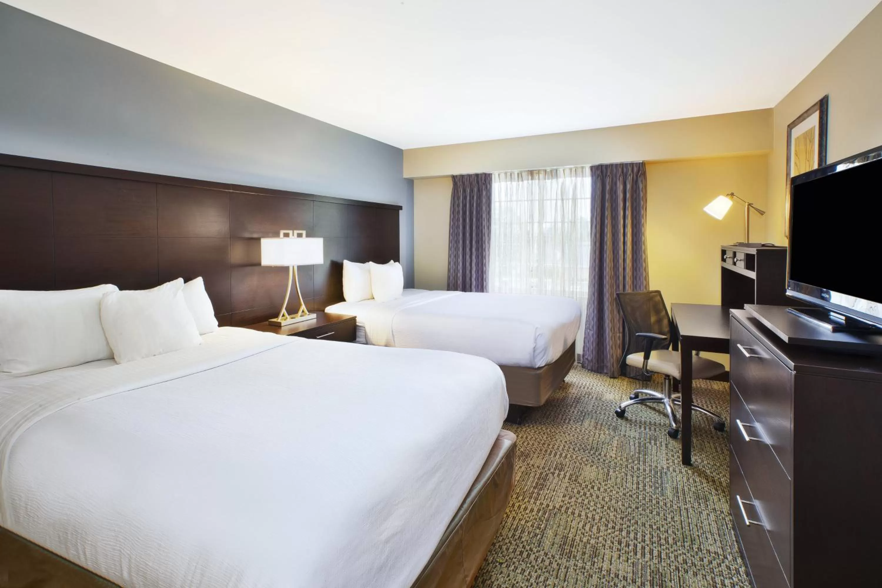 Photo of the whole room, Bed in Staybridge Suites Cleveland Mayfield Heights Beachwood by IHG