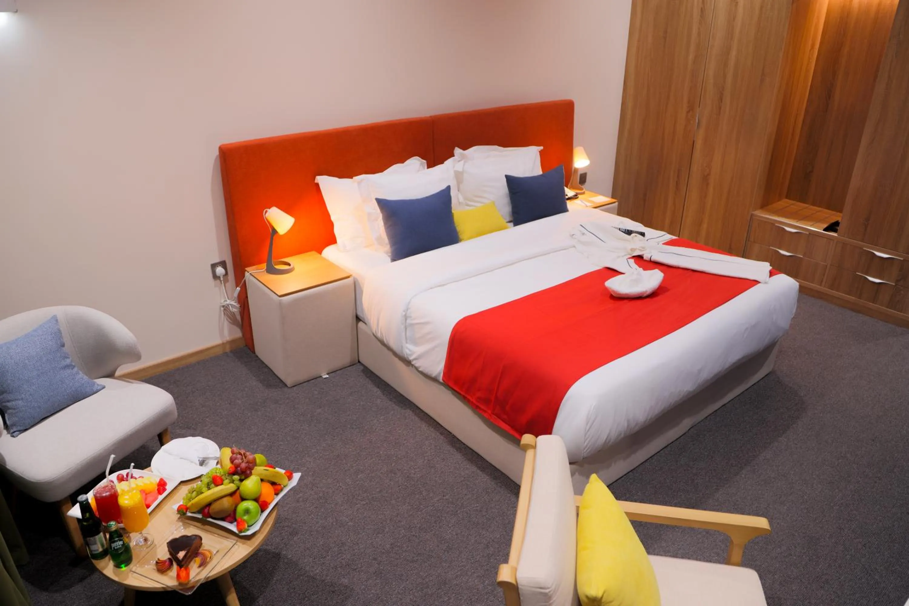 Guests, Bed in Novotel Suites Riyadh Centre