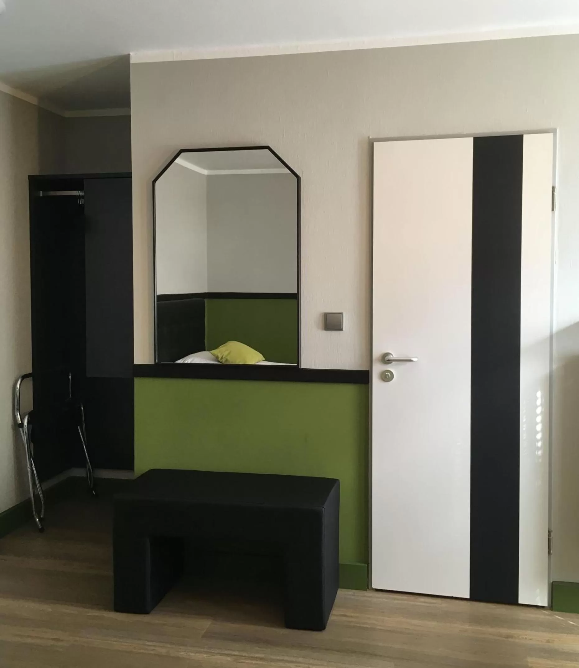 Photo of the whole room, TV/Entertainment Center in AVIA Hotel