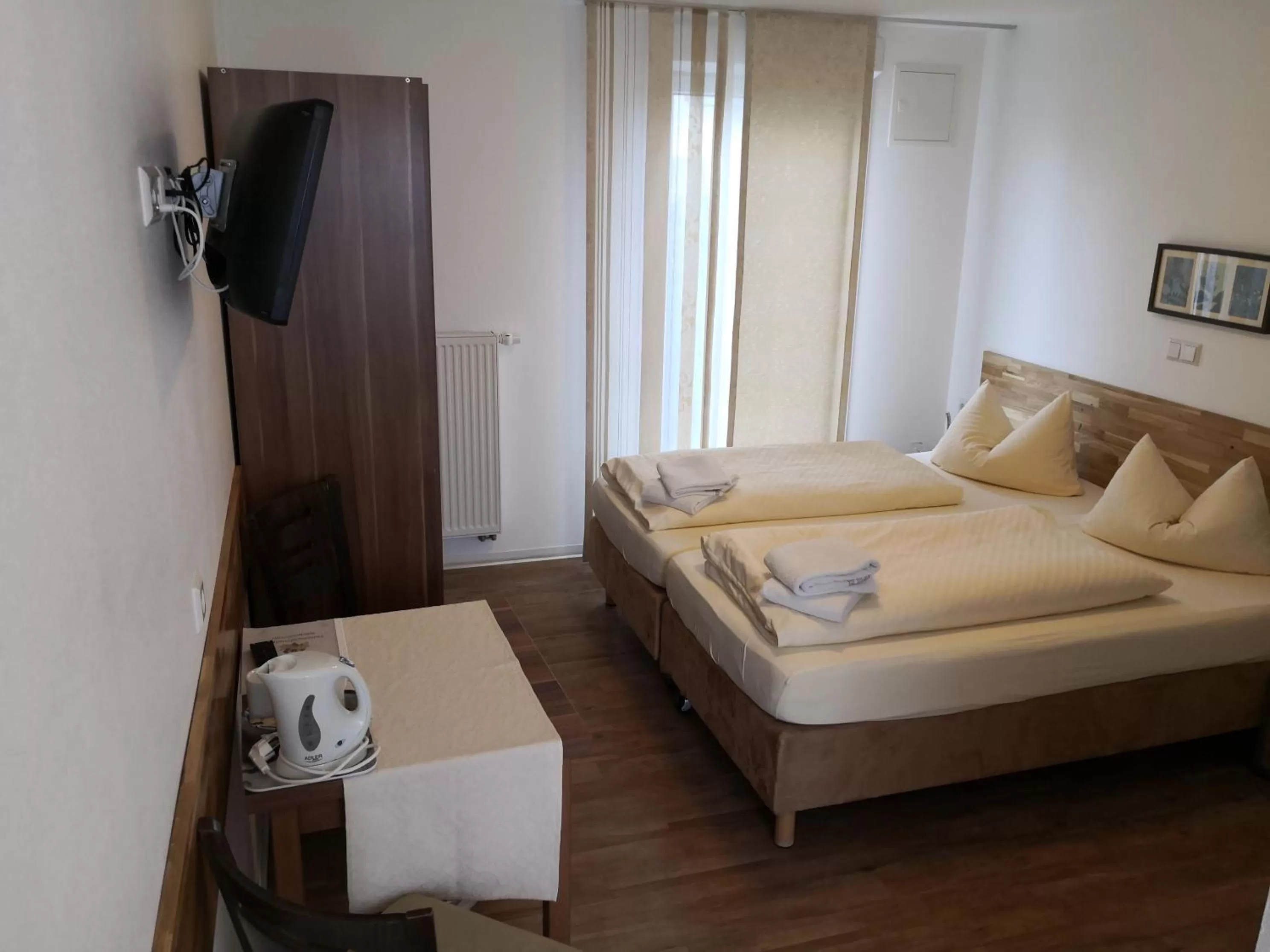 Photo of the whole room, Bed in Gästehaus und Fewo Lamm Garni