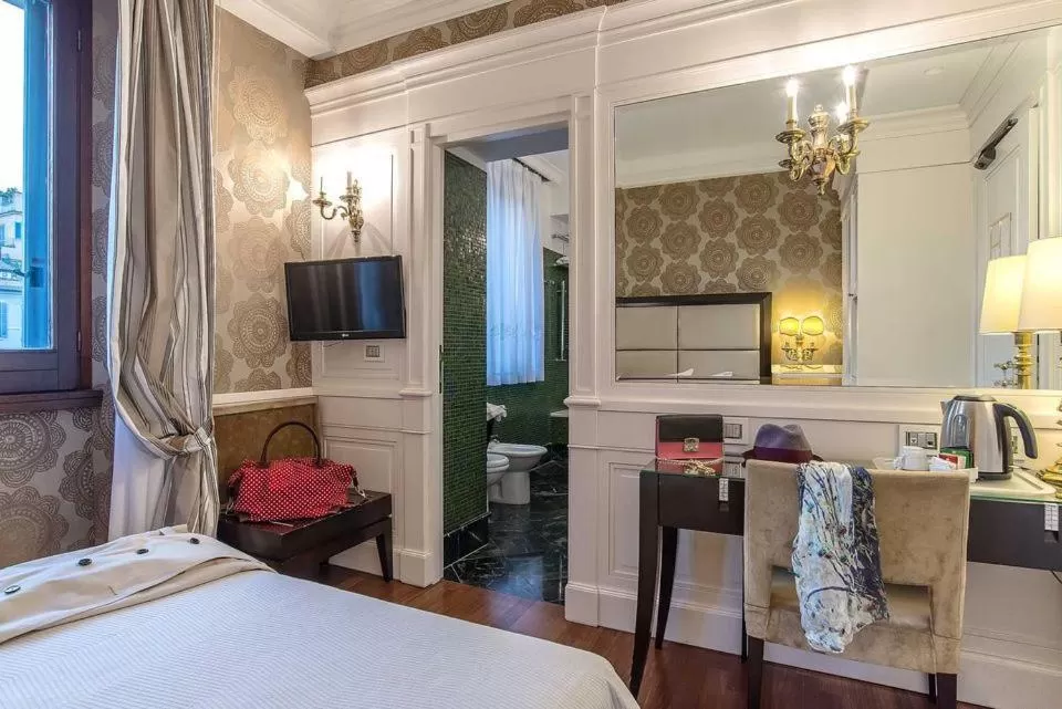 Living room, Bed in Albergo del Senato