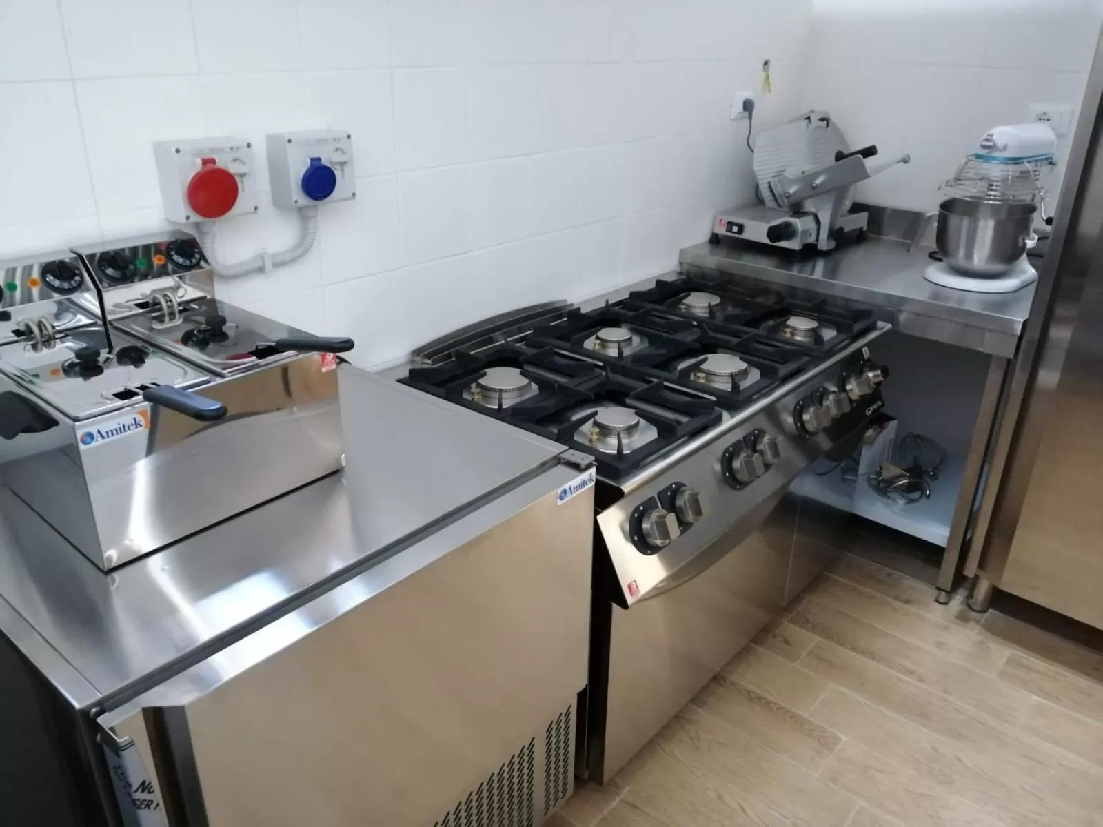 Restaurant/places to eat in Opera Boutique Rooms