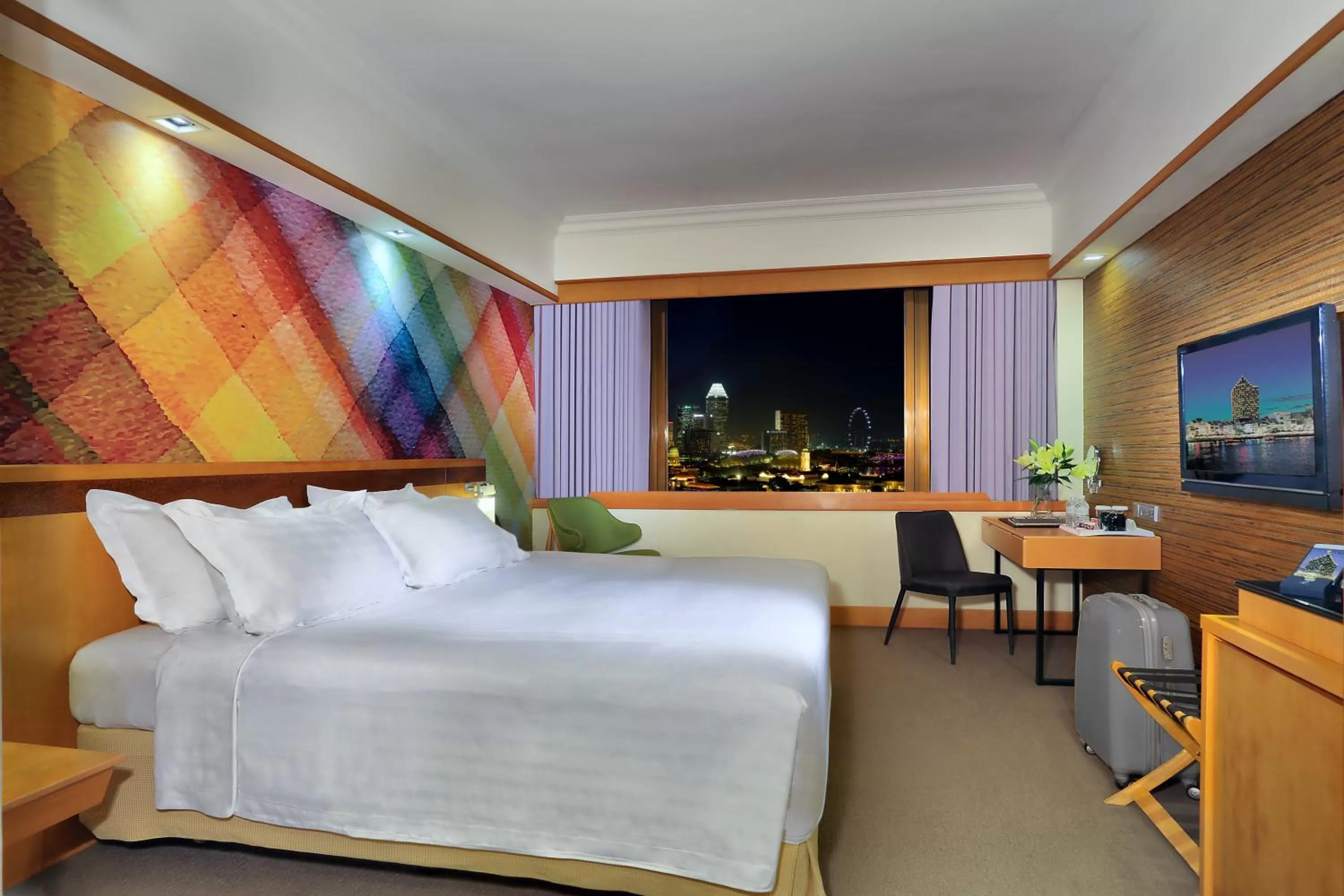 Photo of the whole room, Bed in Furama City Centre